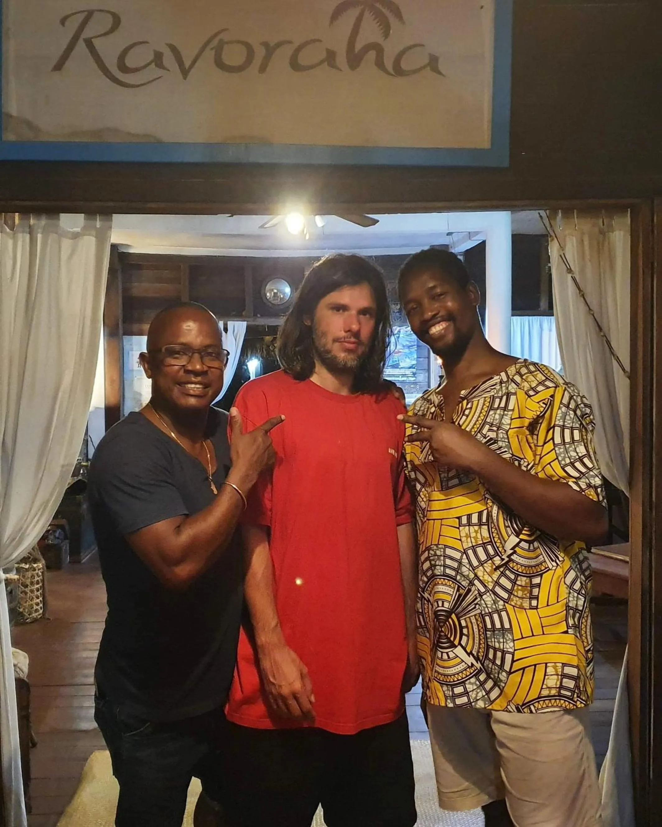 Staff in Hotel ECOLODGE LE RAVORAHA