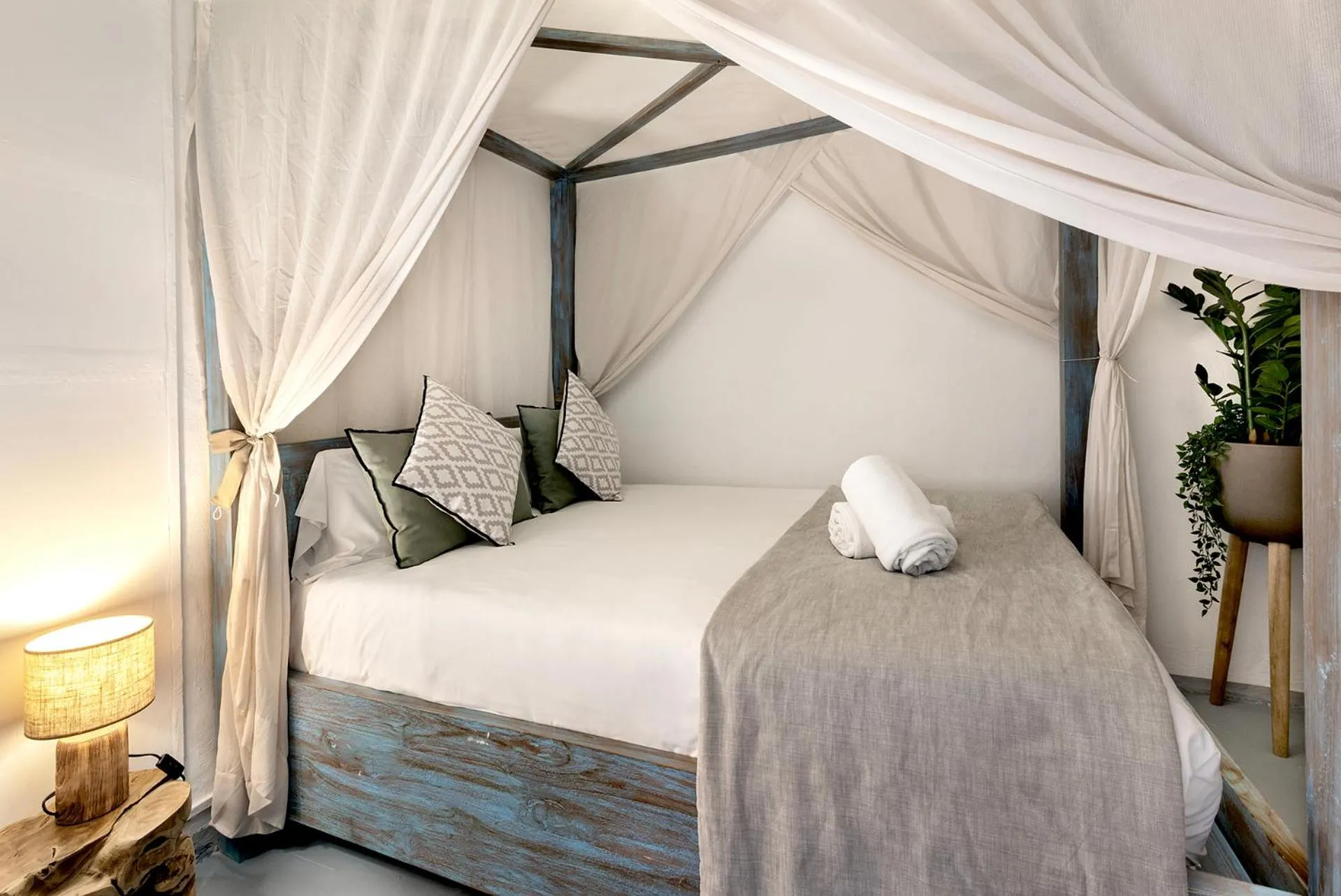 Bedroom, Bed in La Guarida Suites