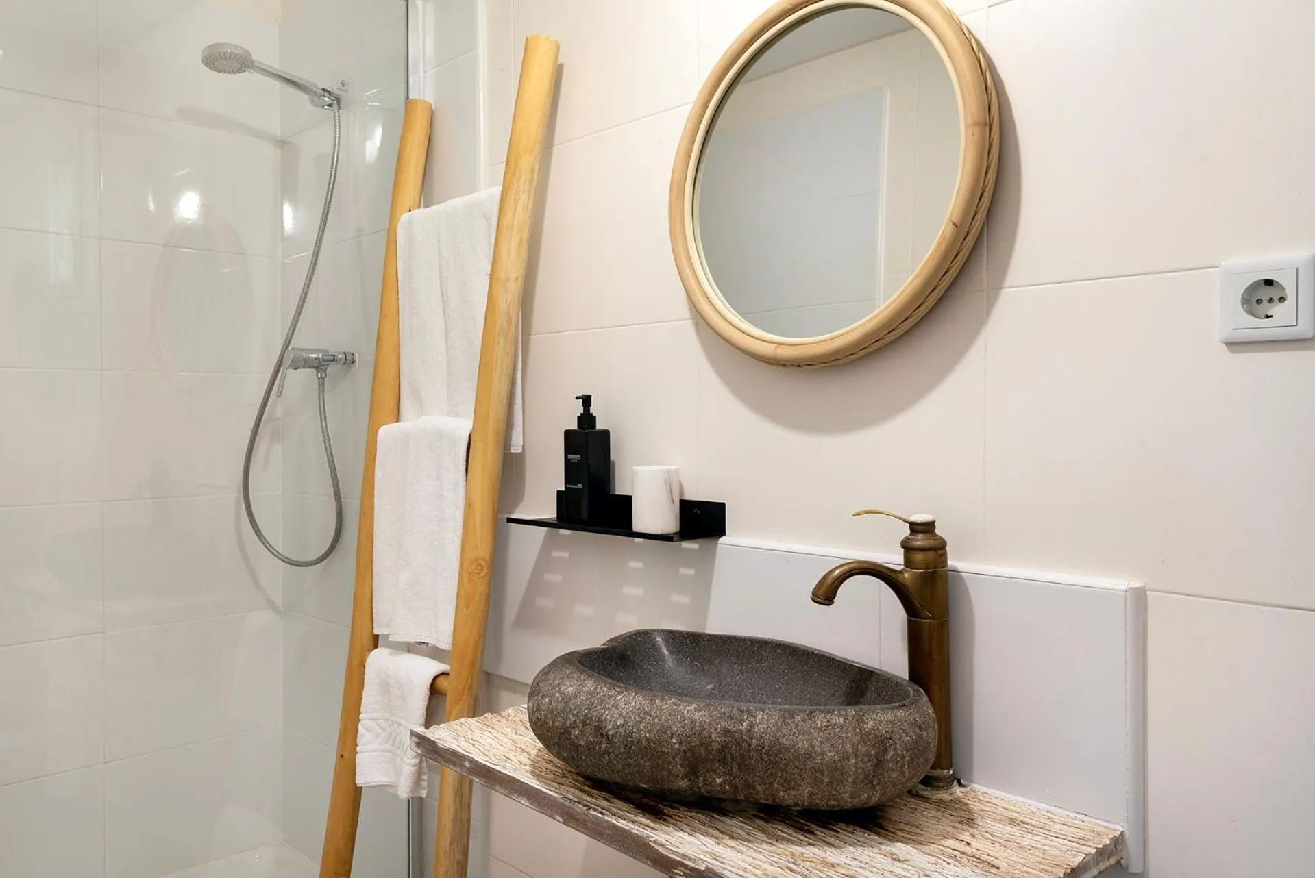 Shower in La Guarida Suites