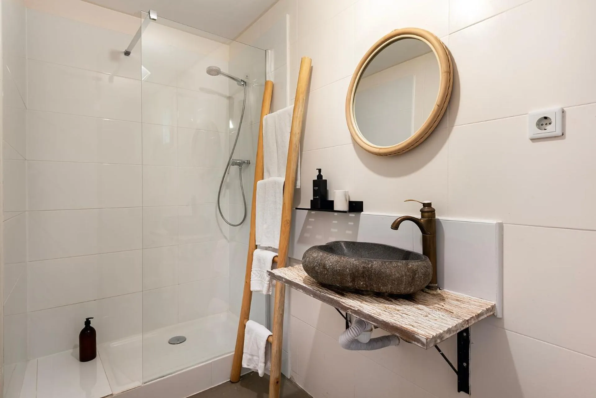 Shower in La Guarida Suites