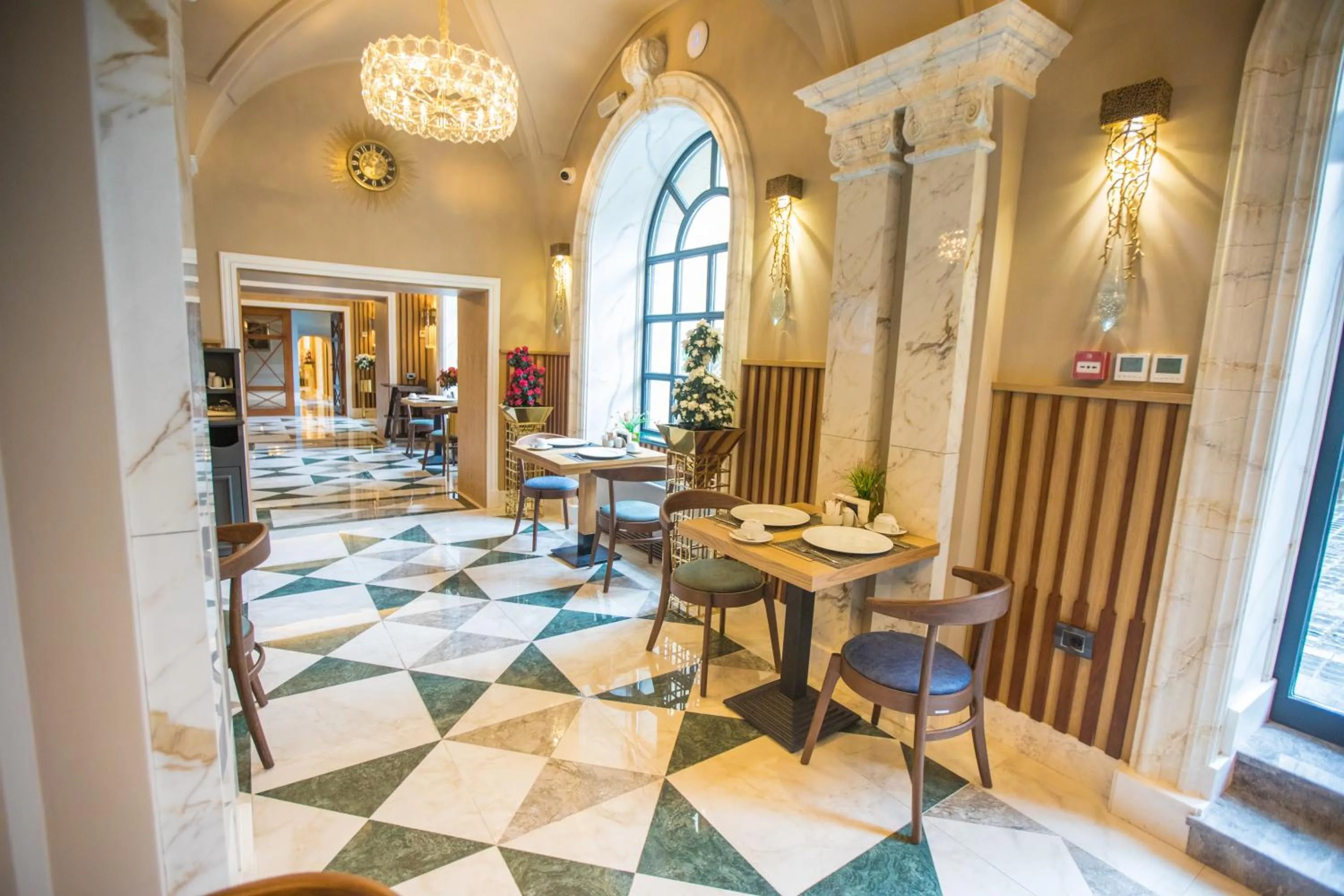 Restaurant/places to eat in Promenade Hotel Baku