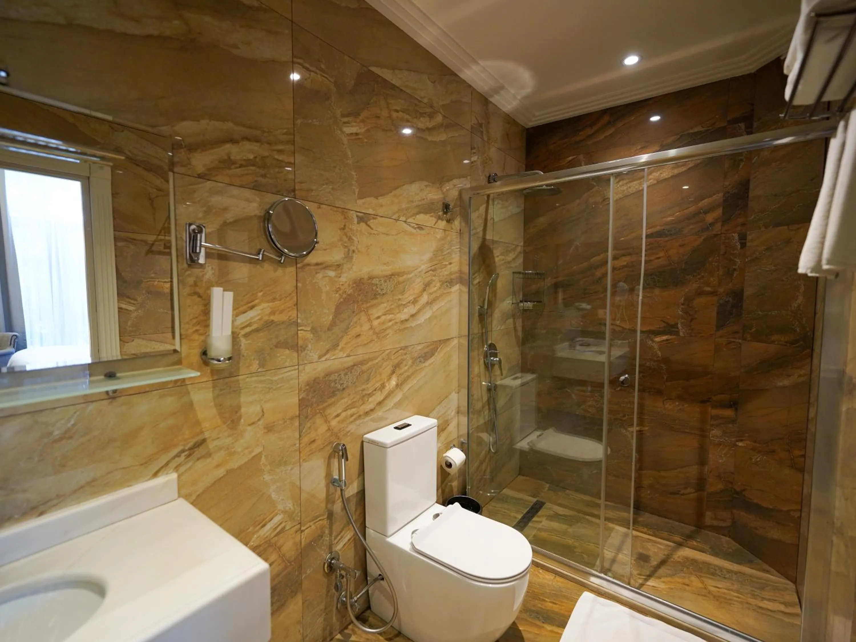 Shower in Promenade Hotel Baku