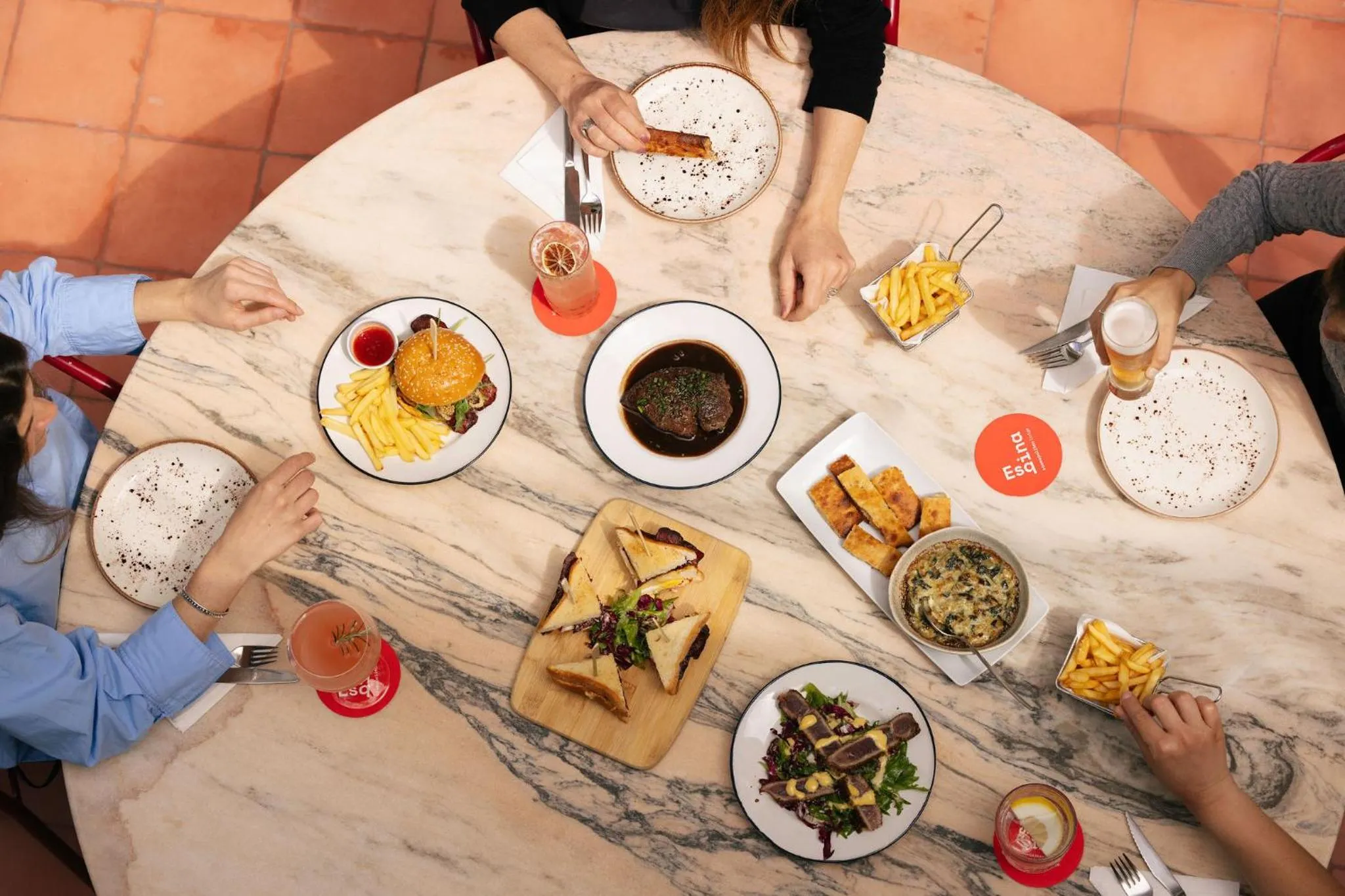 Esqina Cosmopolitan Lodge