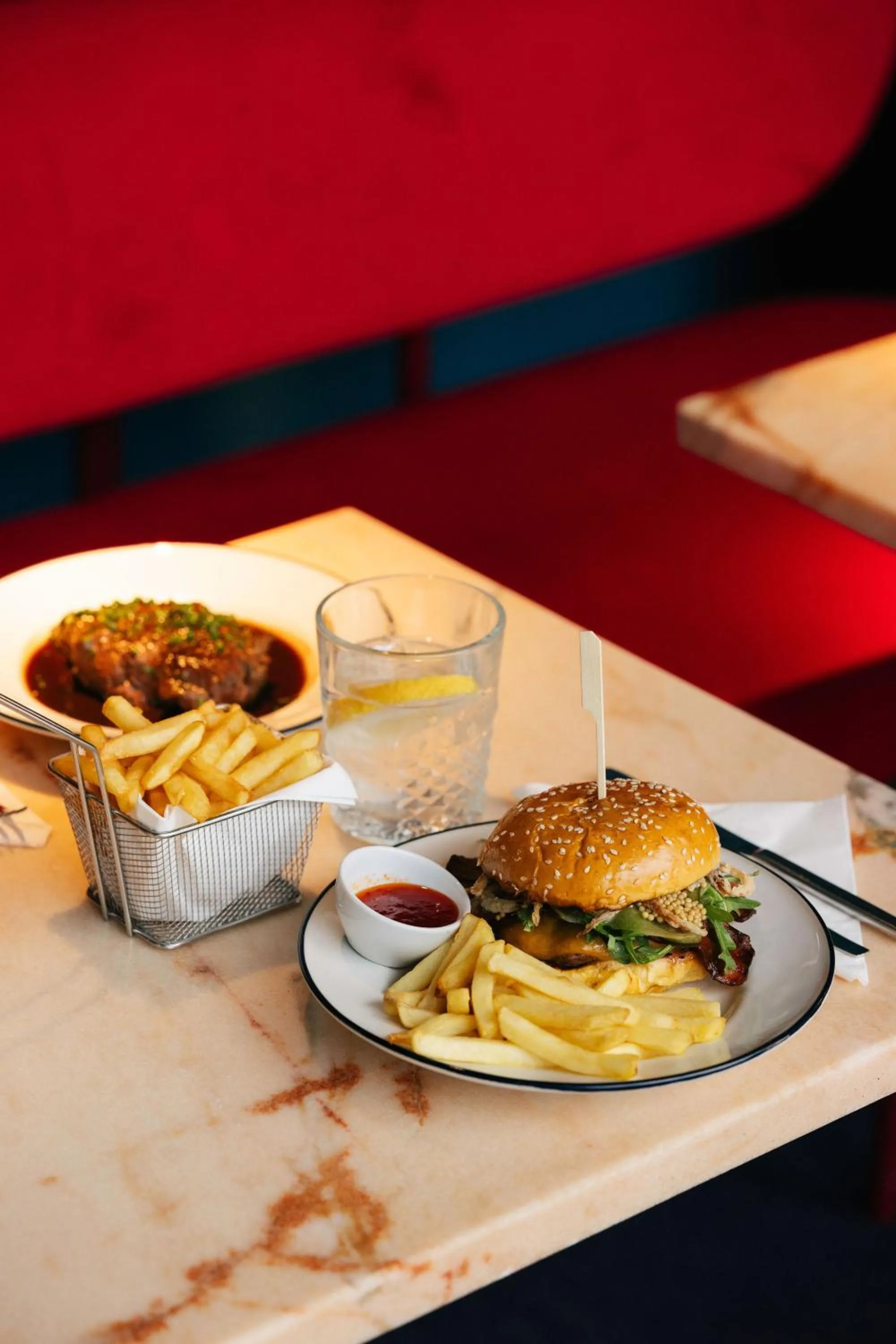 Esqina Cosmopolitan Lodge