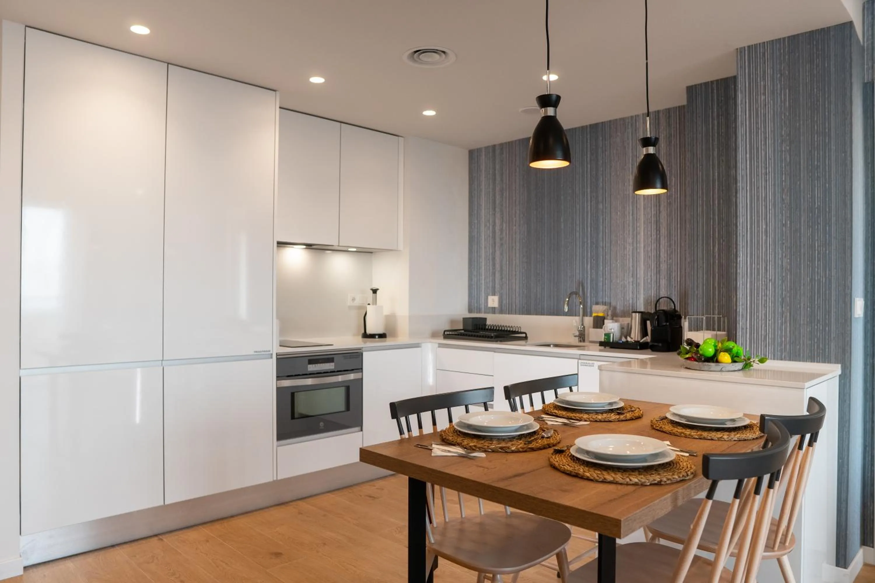 Kitchen or kitchenette in Ahoy Apartments