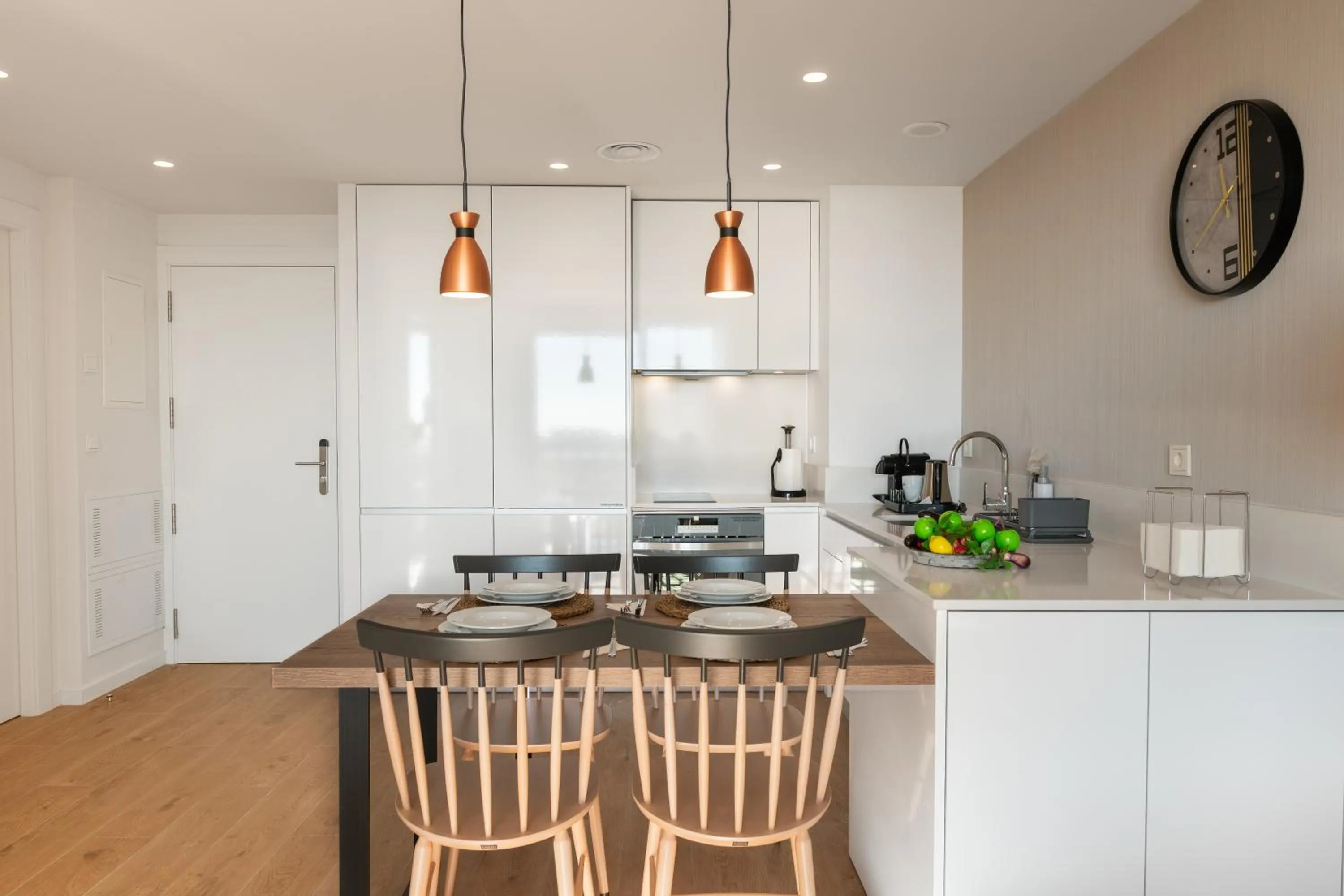 Kitchen or kitchenette in Ahoy Apartments