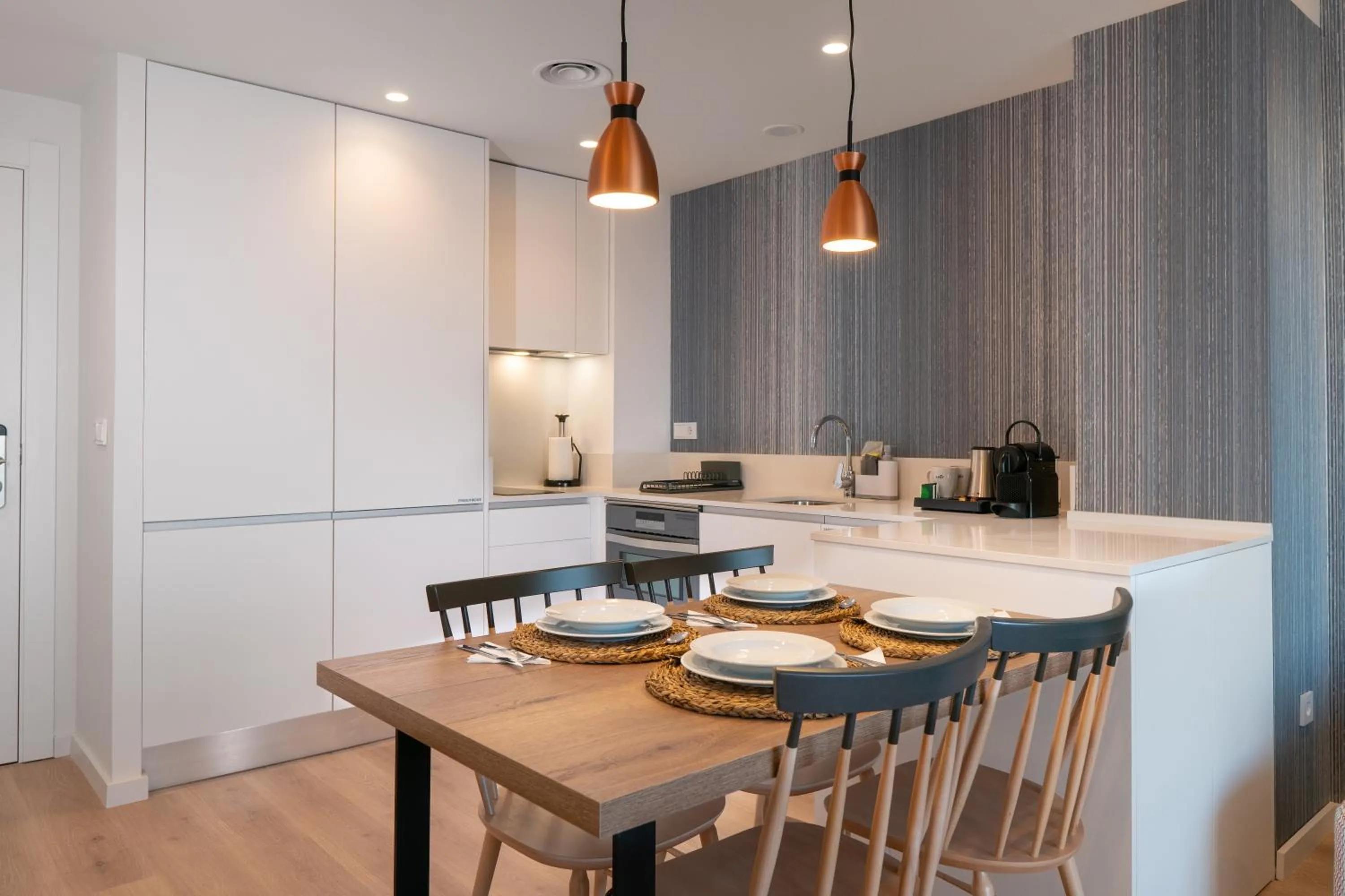 Kitchen or kitchenette in Ahoy Apartments