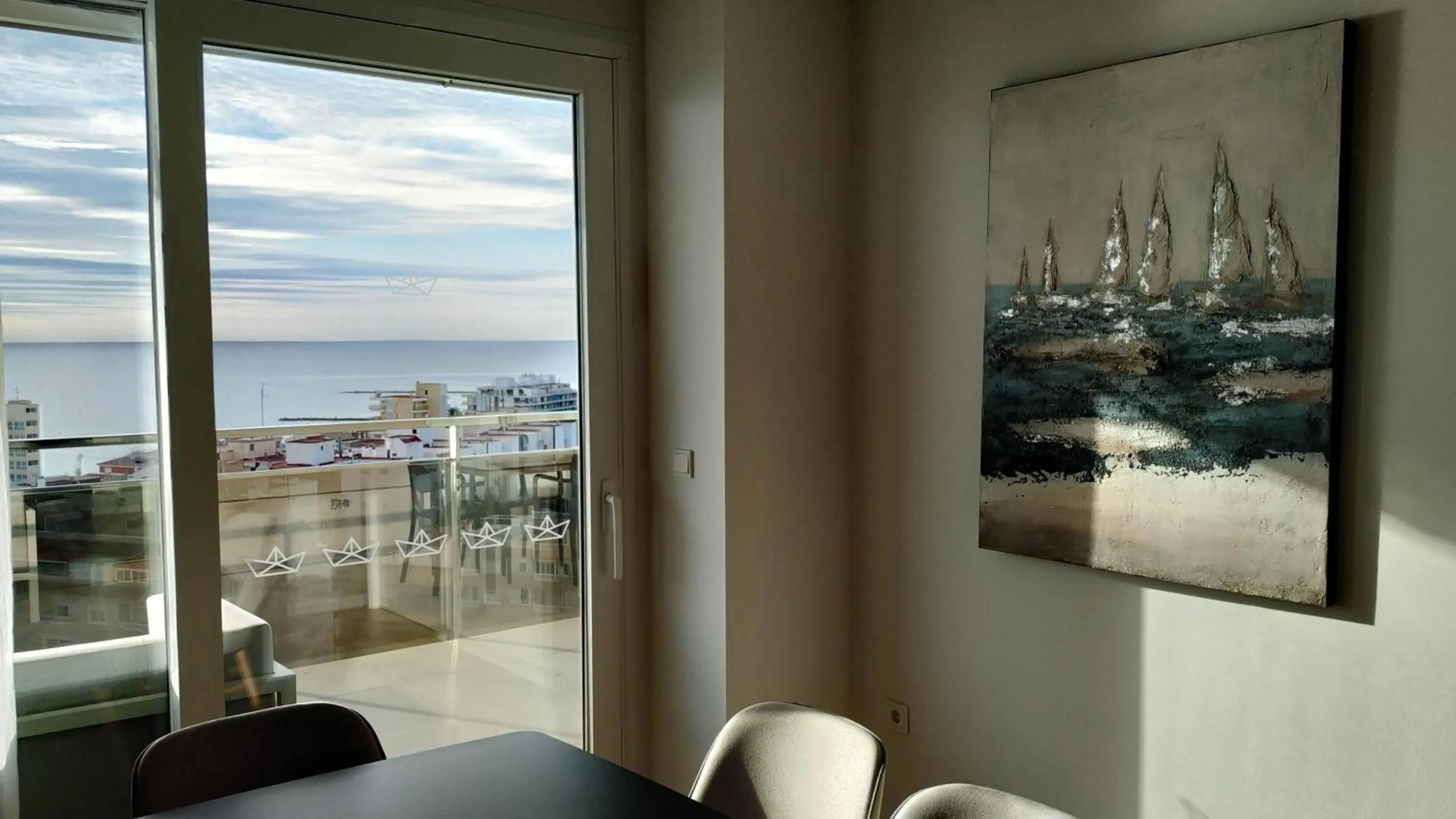 Dining area in Ahoy Apartments