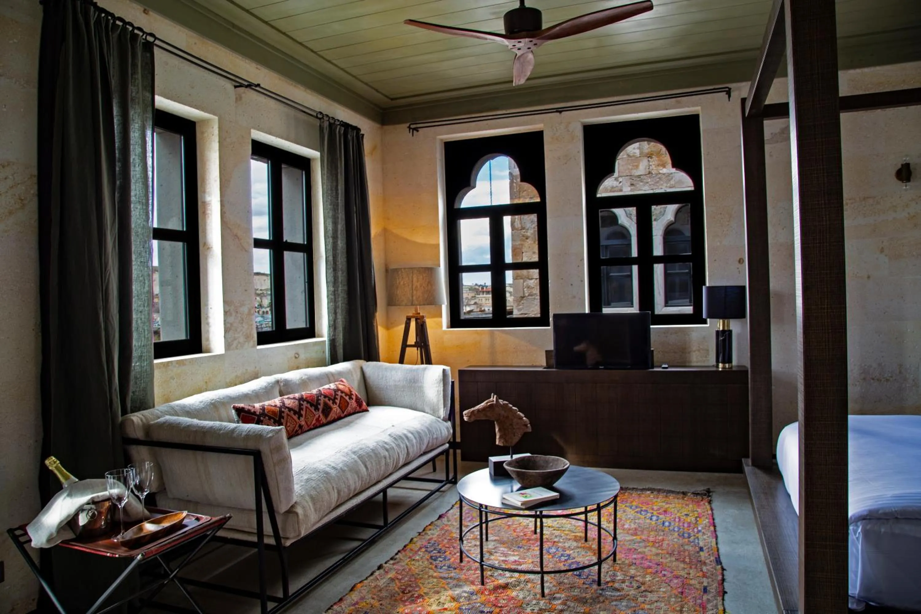 Seating area, Bed in Carus Cappadocia