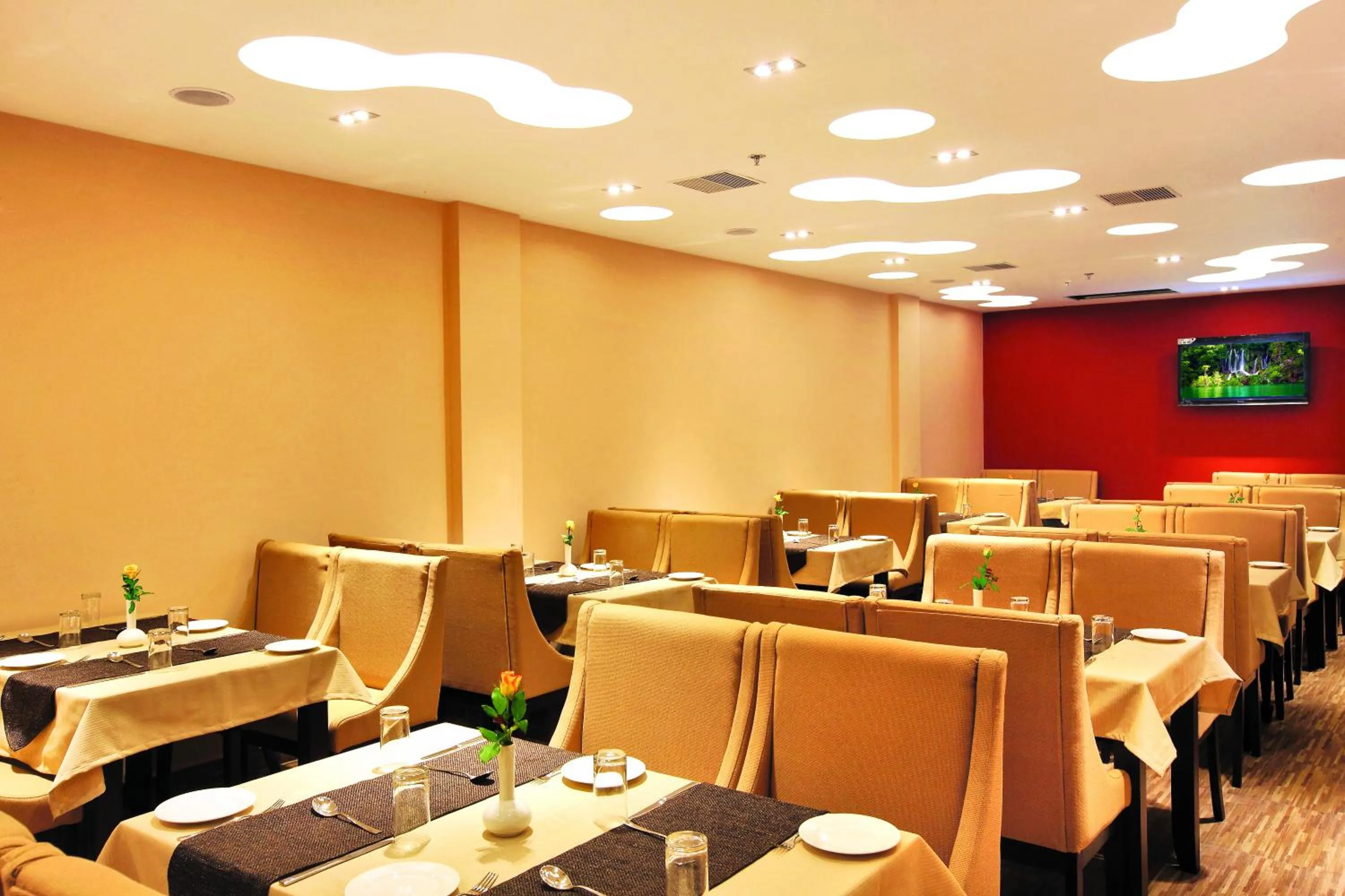 Restaurant/places to eat in Holiday Vista Thekkady a premium hotel near periyar wild life sanctuary with sky view pool