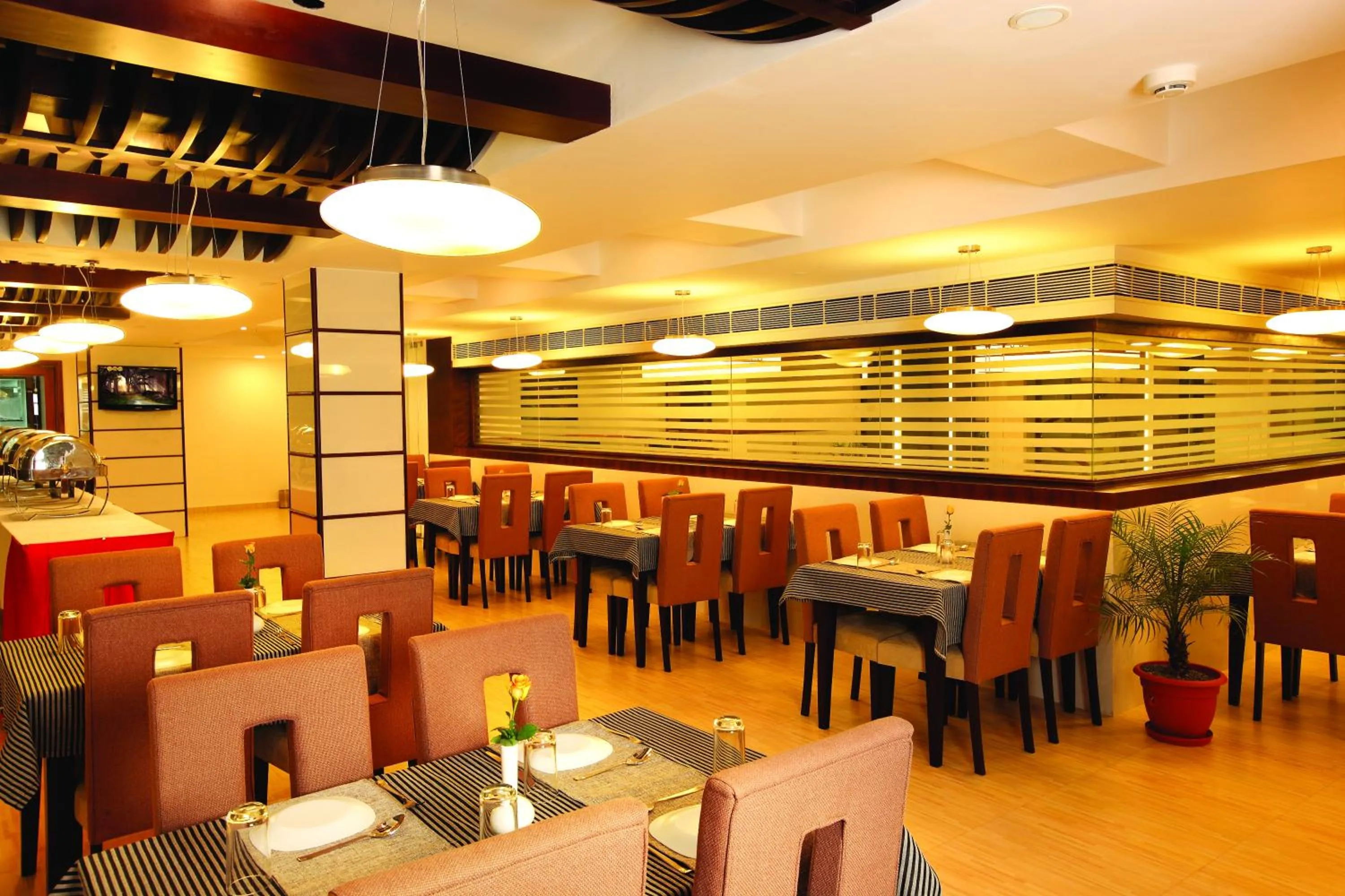 Restaurant/places to eat in Holiday Vista Thekkady a premium hotel near periyar wild life sanctuary with sky view pool