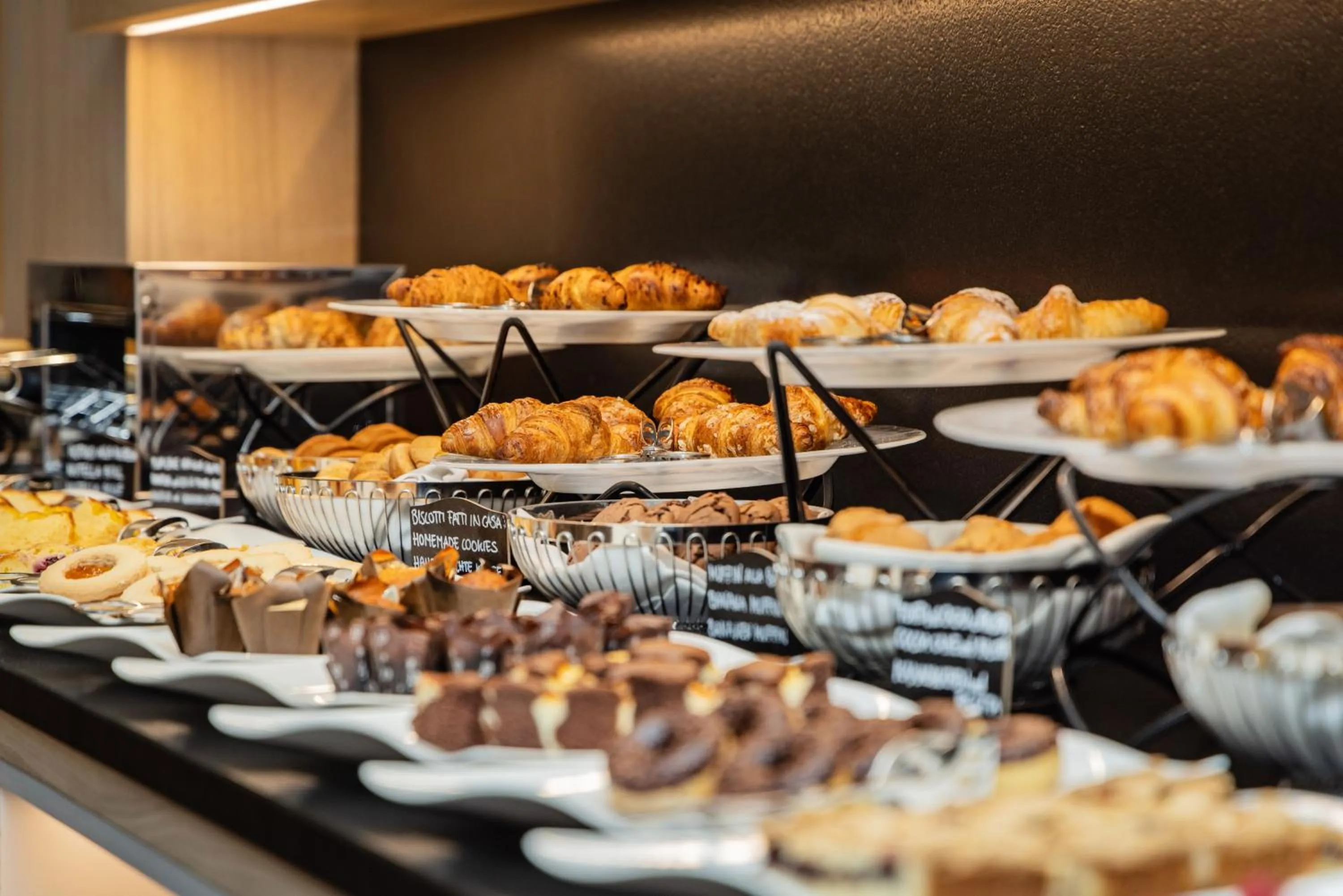 Breakfast in Garda Suite Hotel - Tonelli Hotels