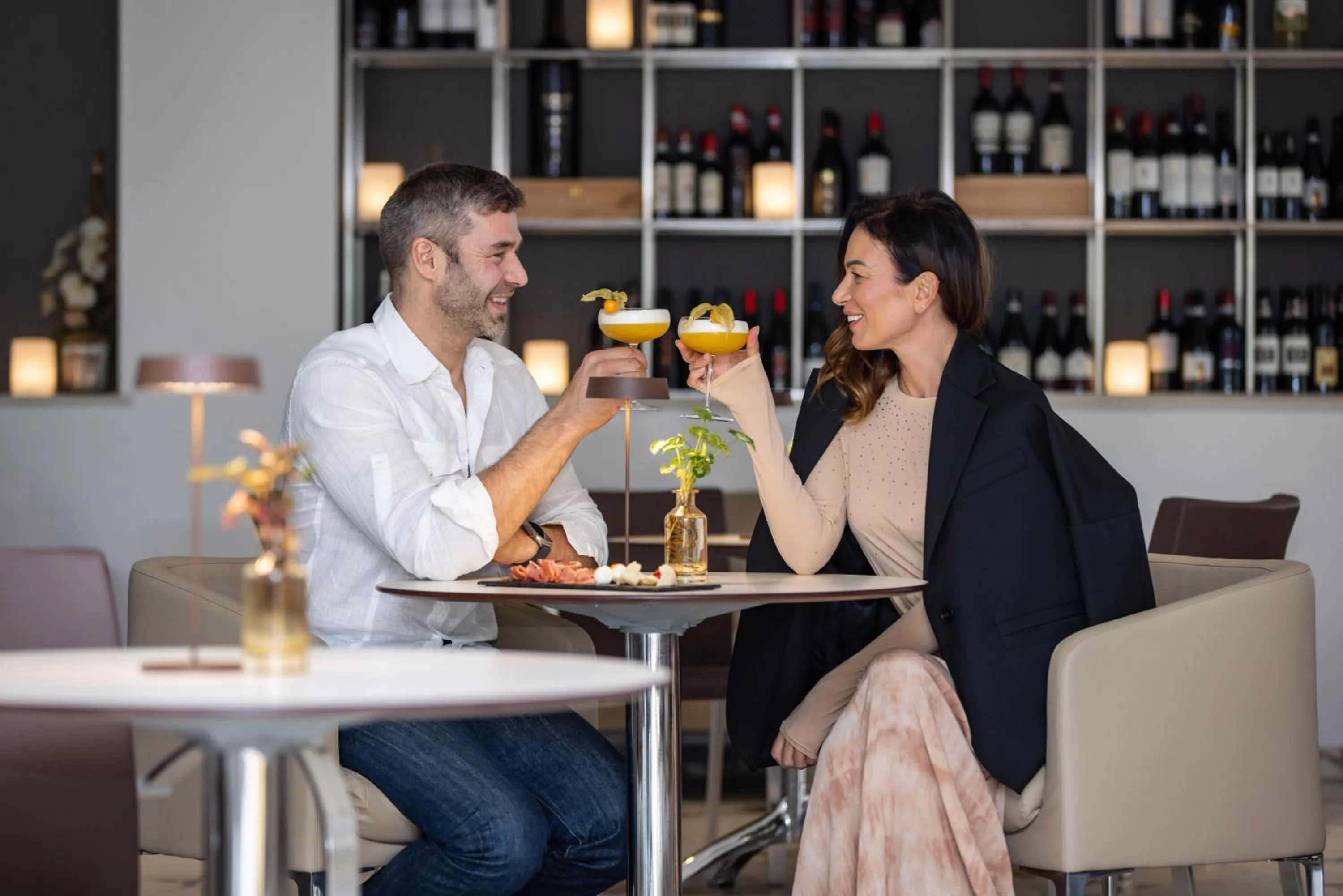 Lounge or bar in Garda Suite Hotel - Tonelli Hotels