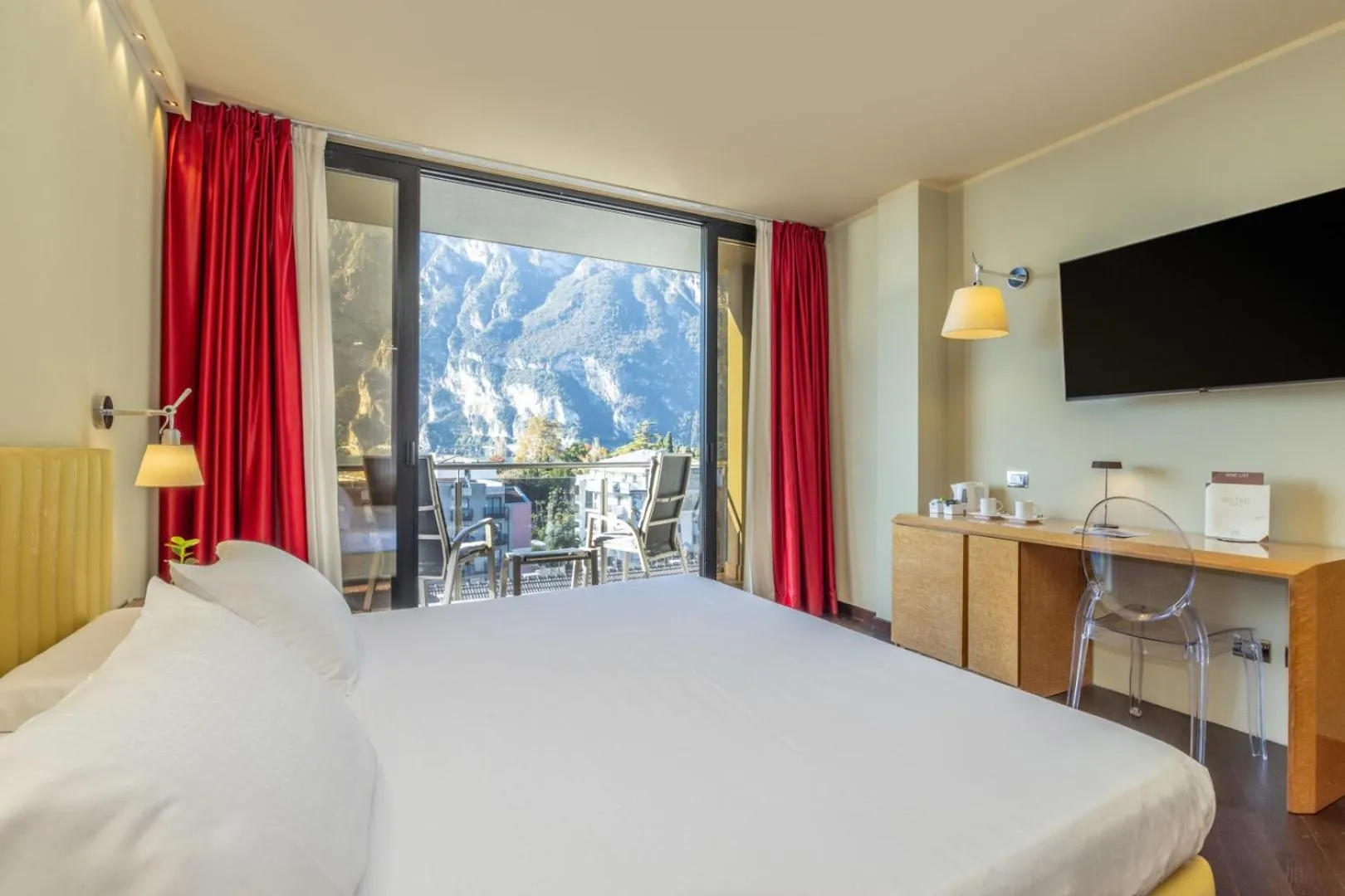 Bedroom, Bed in Garda Suite Hotel - Tonelli Hotels