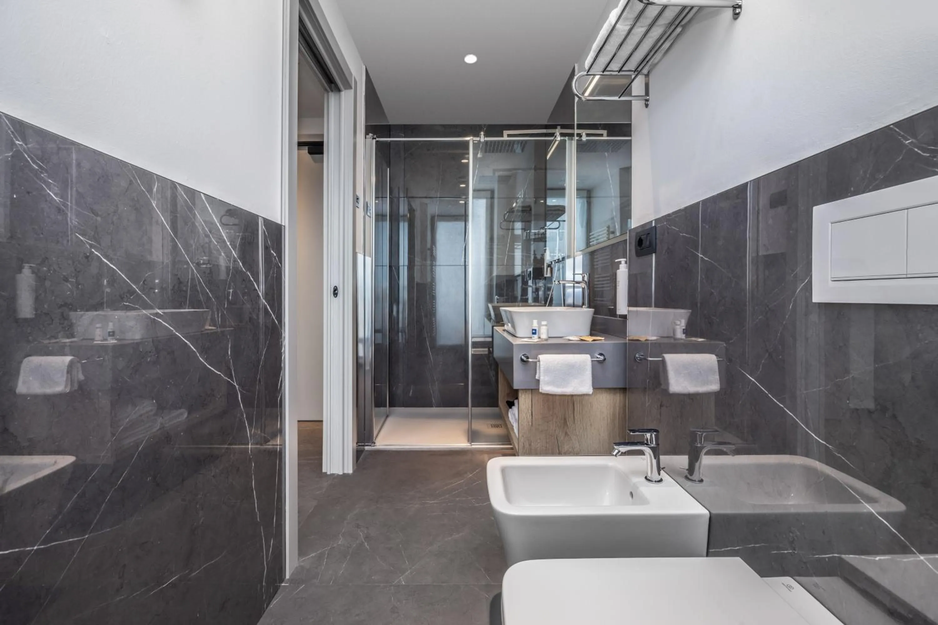 Bathroom in Garda Suite Hotel - Tonelli Hotels