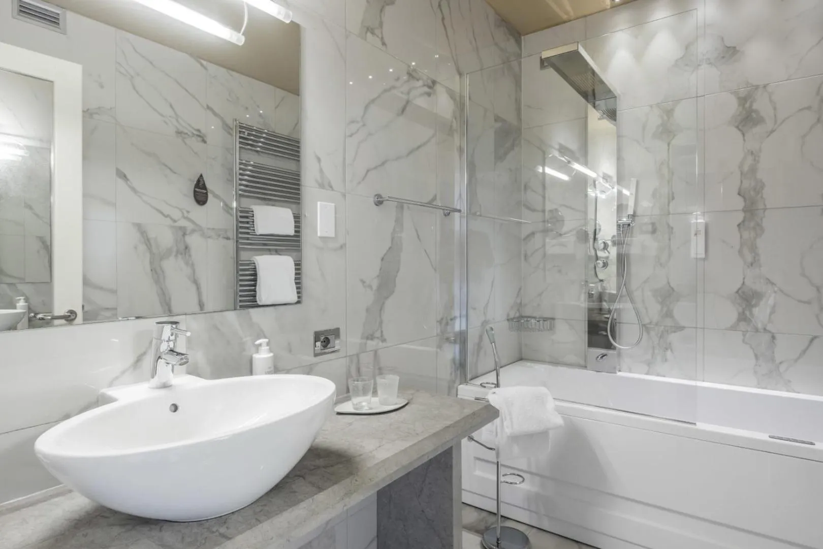 Bathroom in Garda Suite Hotel - Tonelli Hotels