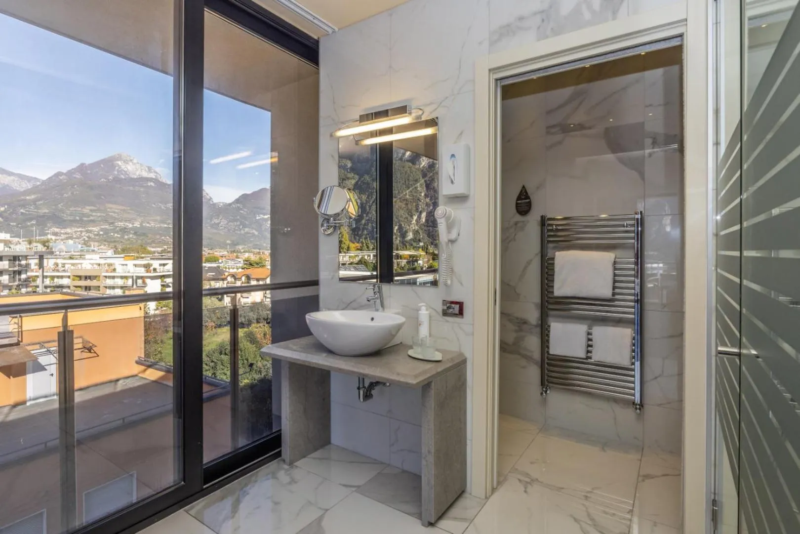 Bathroom in Garda Suite Hotel - Tonelli Hotels