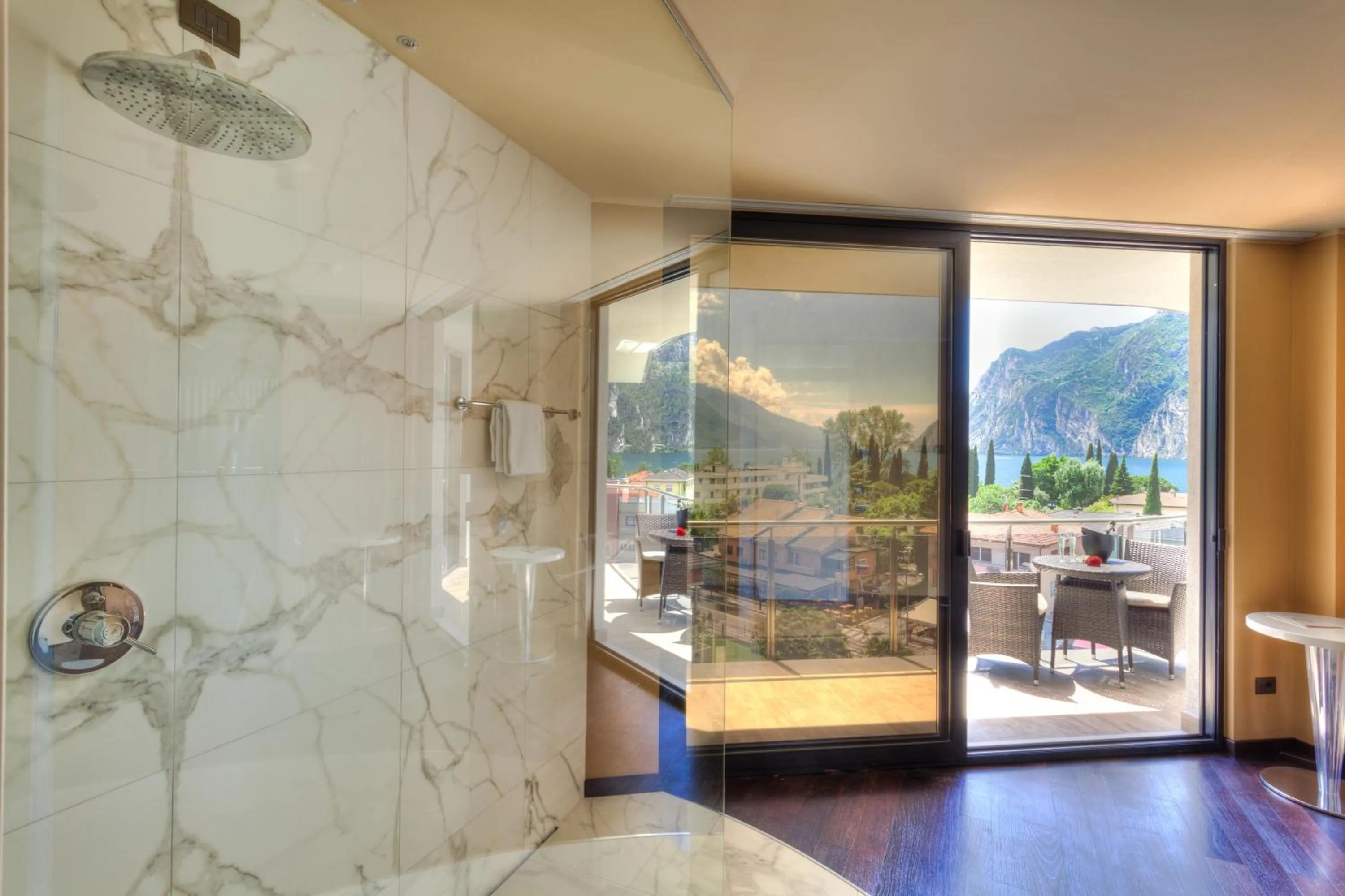 Bathroom in Garda Suite Hotel - Tonelli Hotels