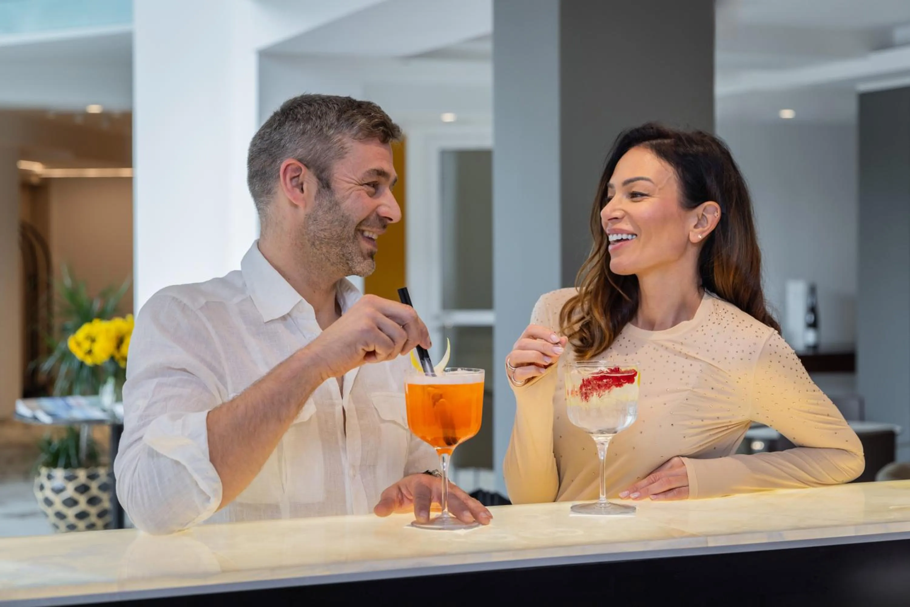 Lounge or bar in Garda Suite Hotel - Tonelli Hotels