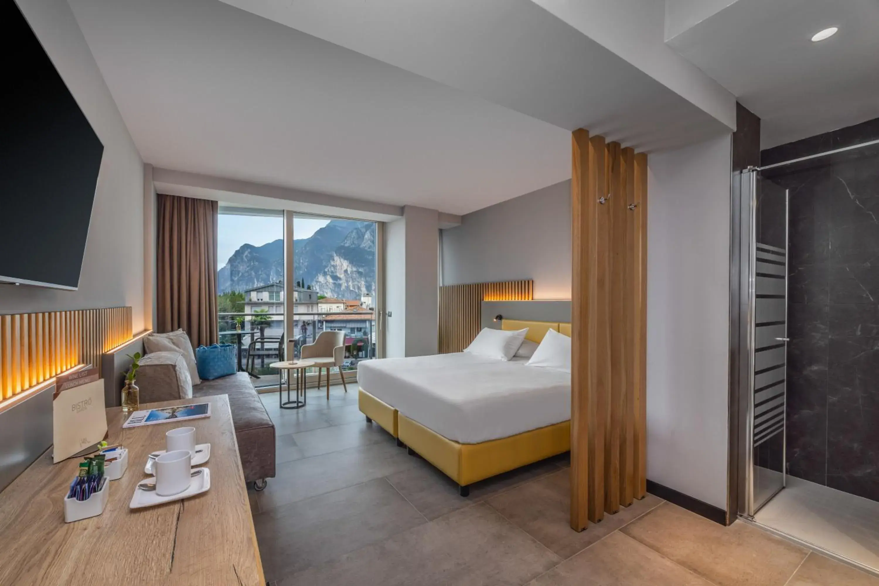 Deluxe Double Room with Balcony in Garda Suite Hotel - Tonelli Hotels Deluxe Double Room with Balcony in Garda Suite Hotel - Tonelli Hotels