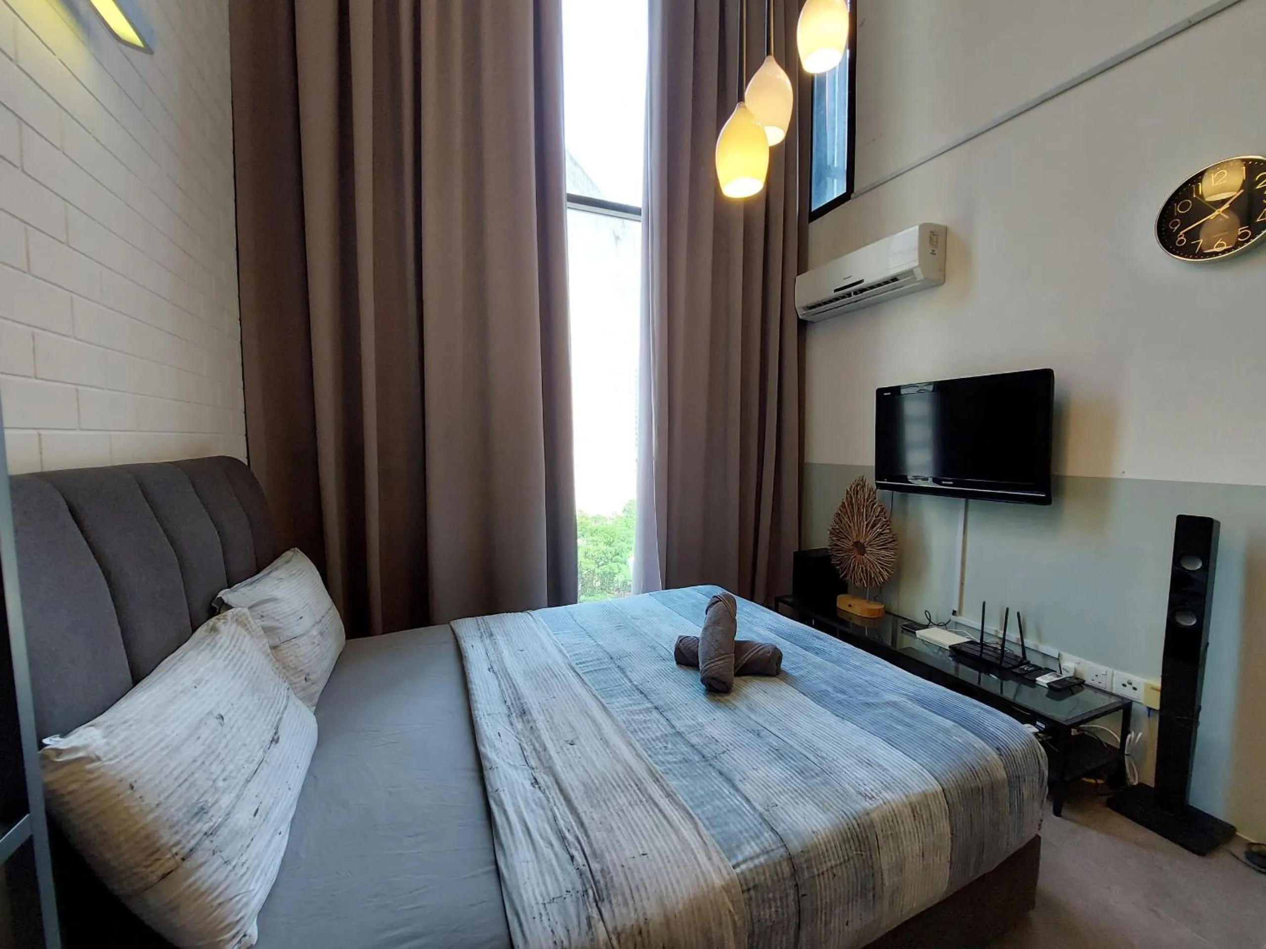 Bed in Inspired Homes, Empire Duplex#1