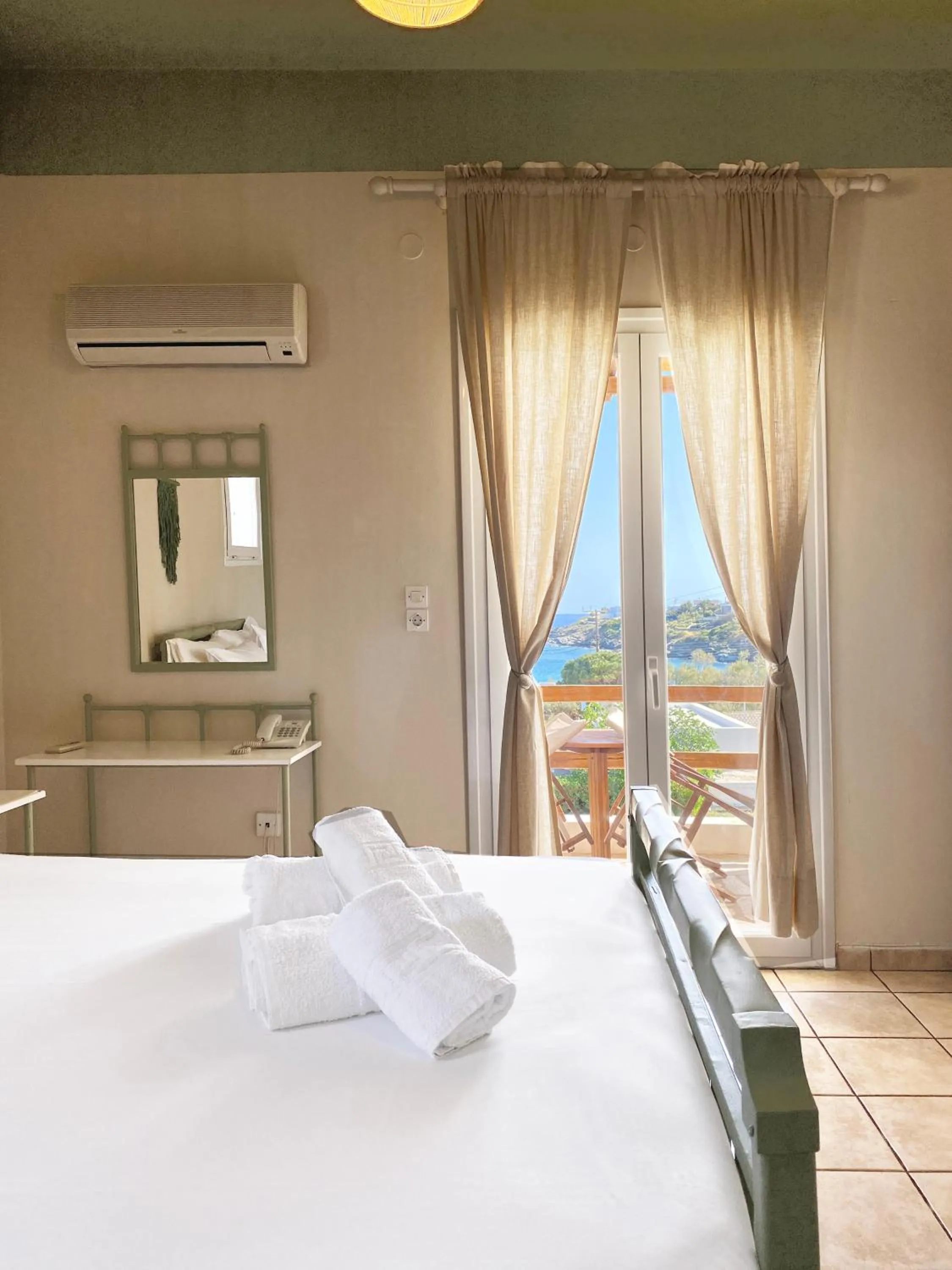 Sea view, Bed in Agnadi Syros Beachfront Studios & Rooms