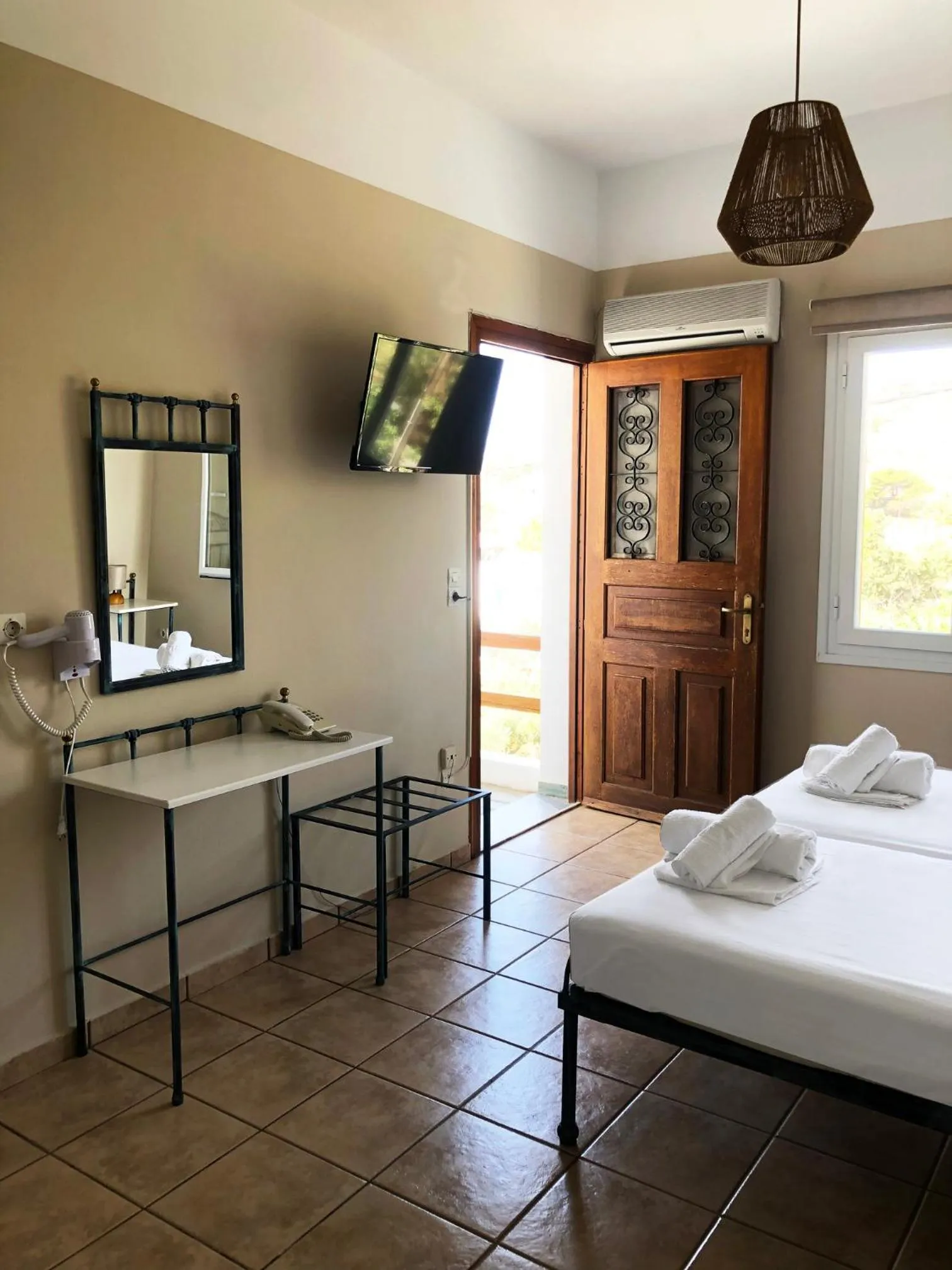 TV and multimedia, Bed in Agnadi Syros Beachfront Studios & Rooms