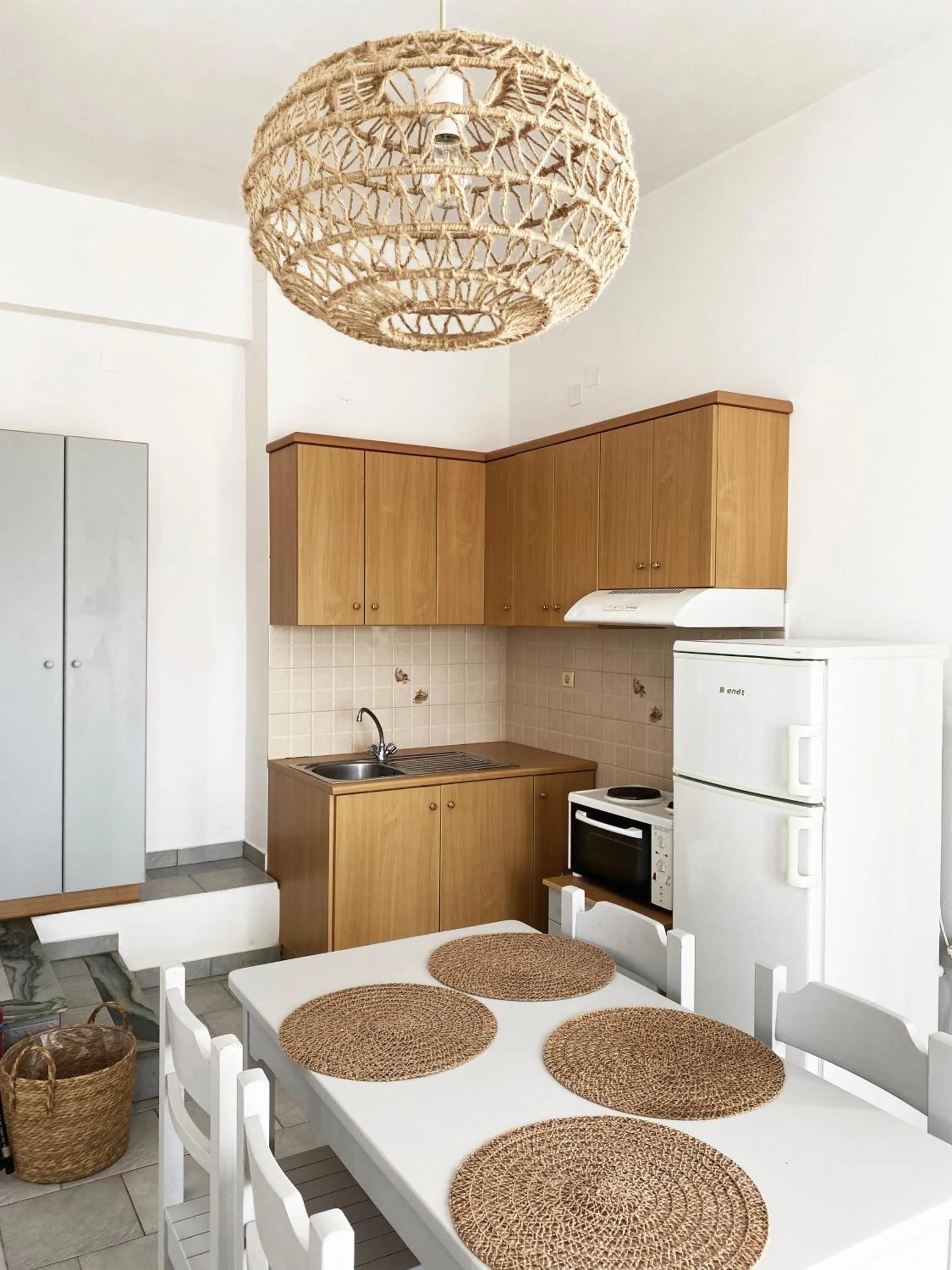 Kitchen or kitchenette in Agnadi Syros Beachfront Studios & Rooms