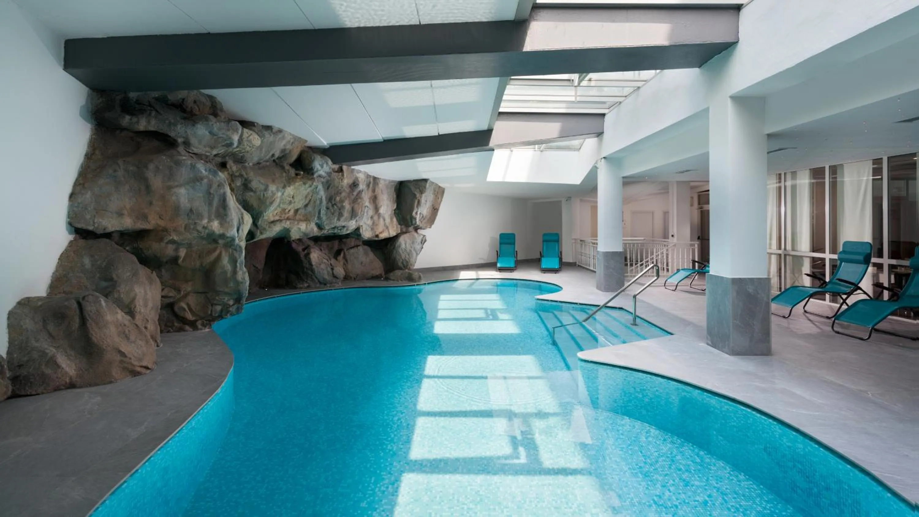 Swimming pool in Hotel Continental - Tonelli Hotels
