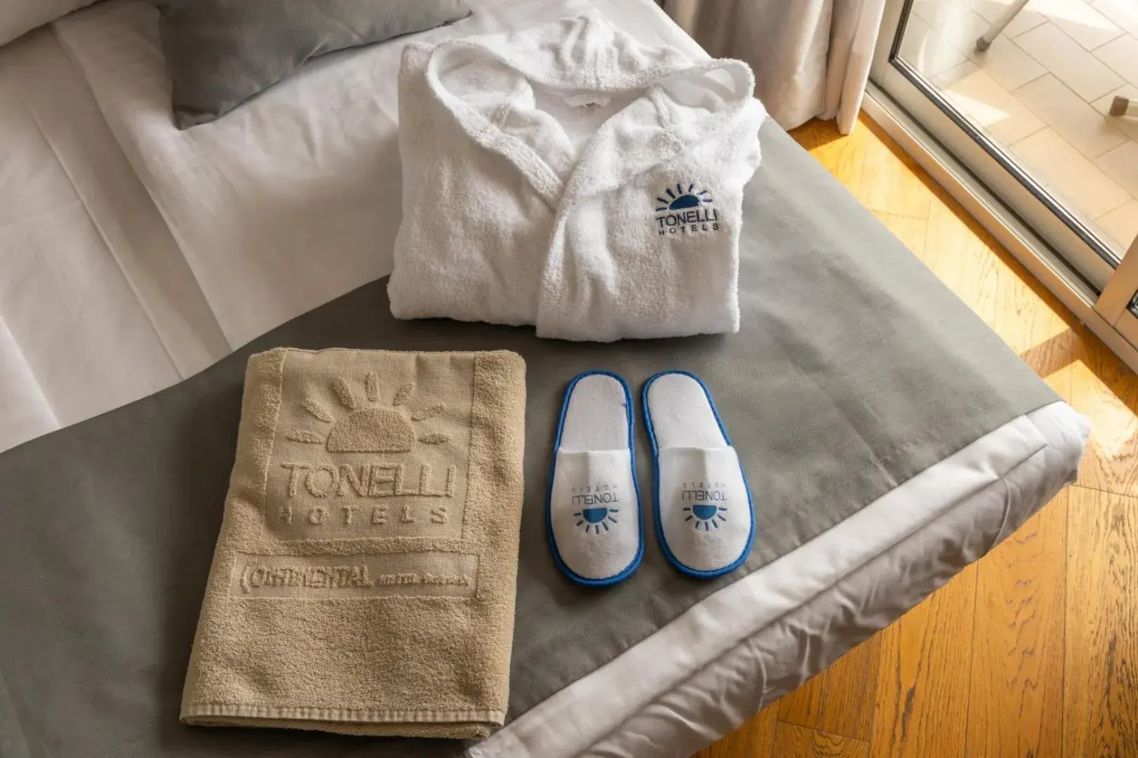 Deluxe Double or Twin Room with Mountain View in Hotel Continental - Tonelli Hotels Deluxe Double or Twin Room with Mountain View in Hotel Continental - Tonelli Hotels