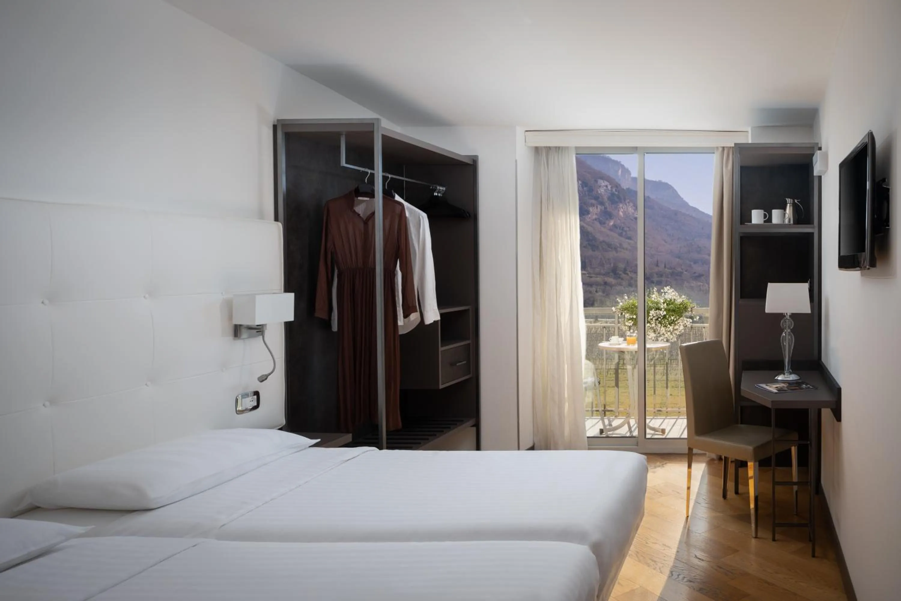 Bedroom, Bed in Hotel Continental - Tonelli Hotels