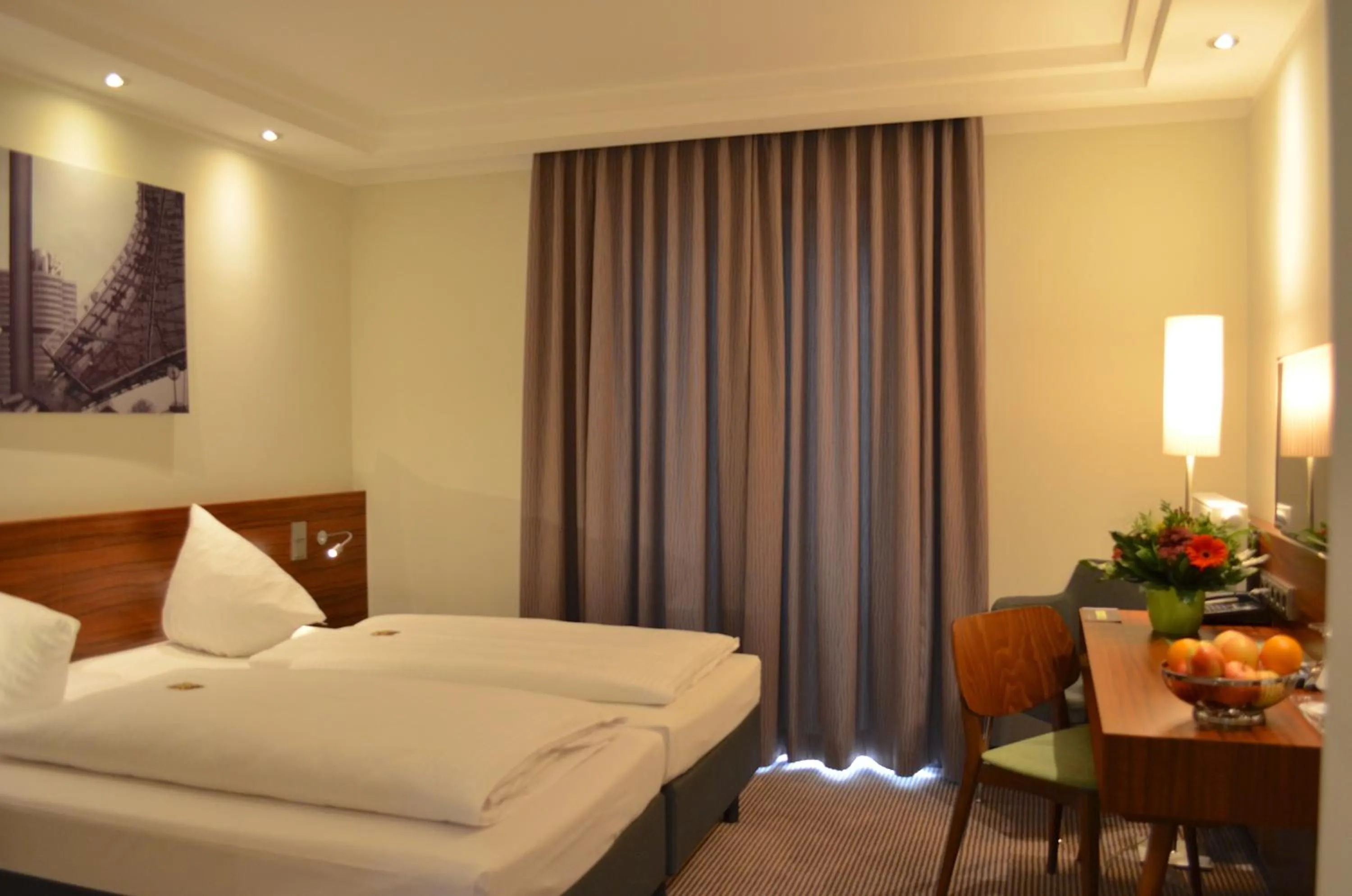 Photo of the whole room, Bed in Augusten Hotel München