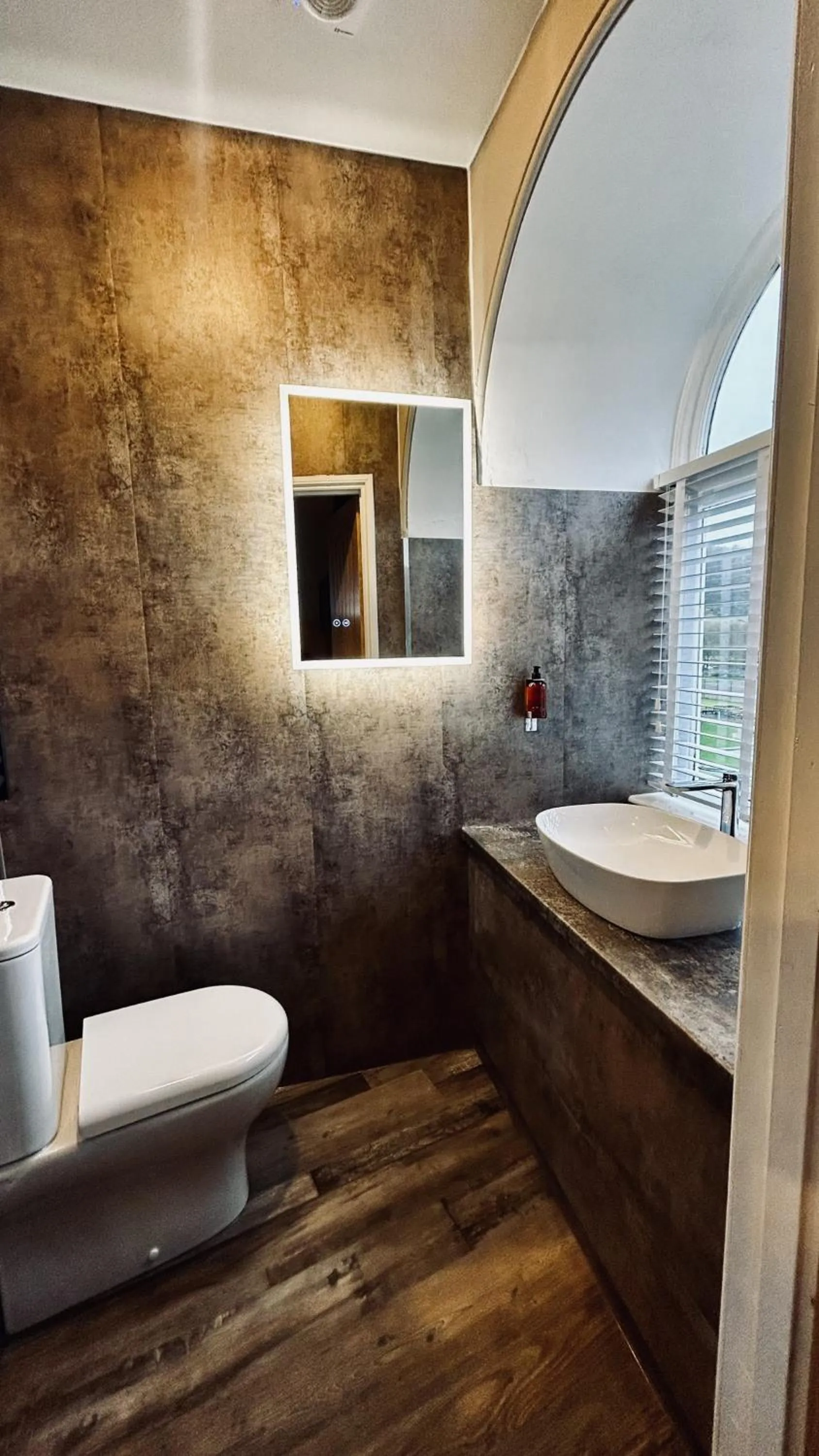 Shower in Lacet House