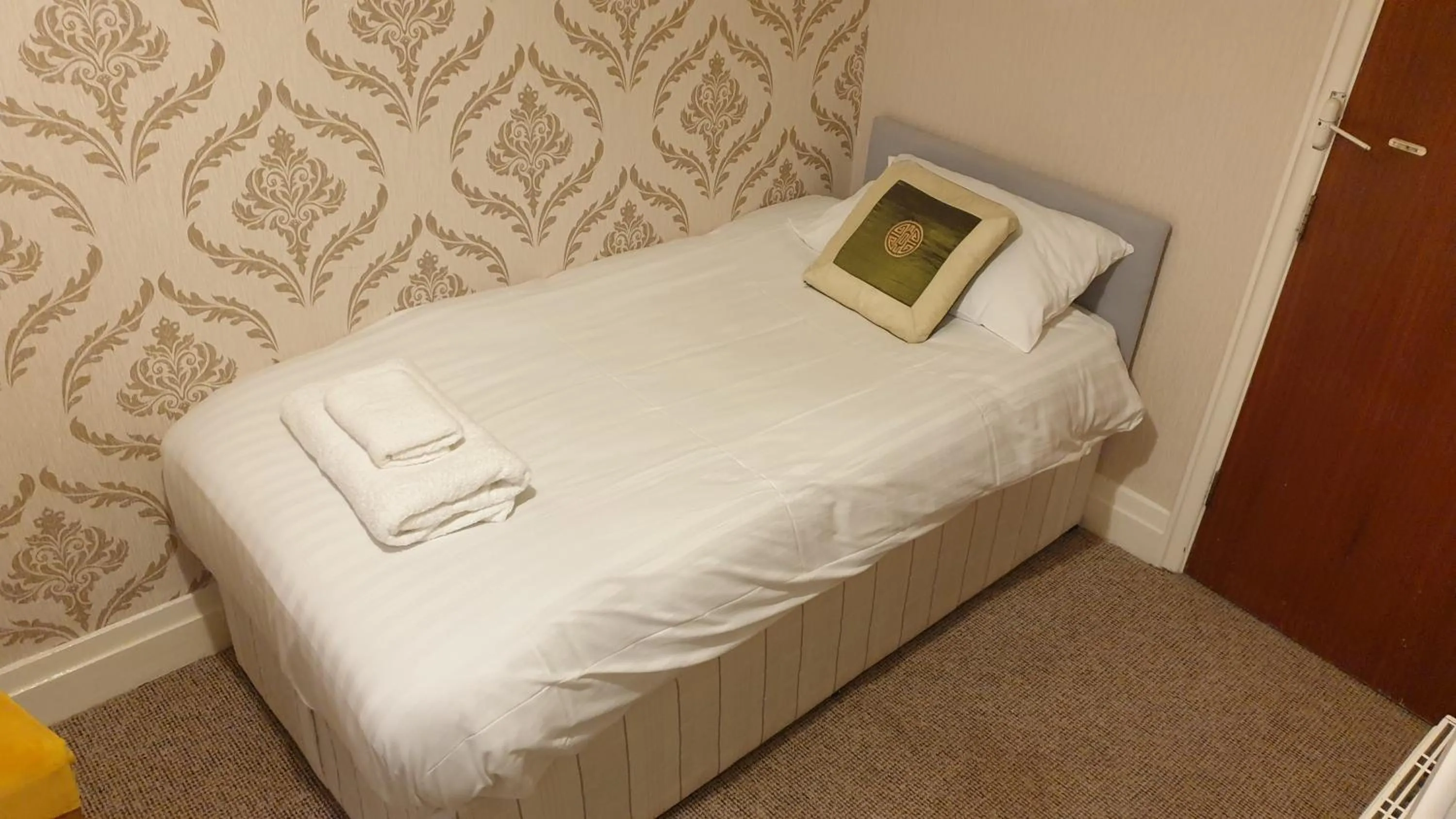 Bedroom, Bed in HOTEL242