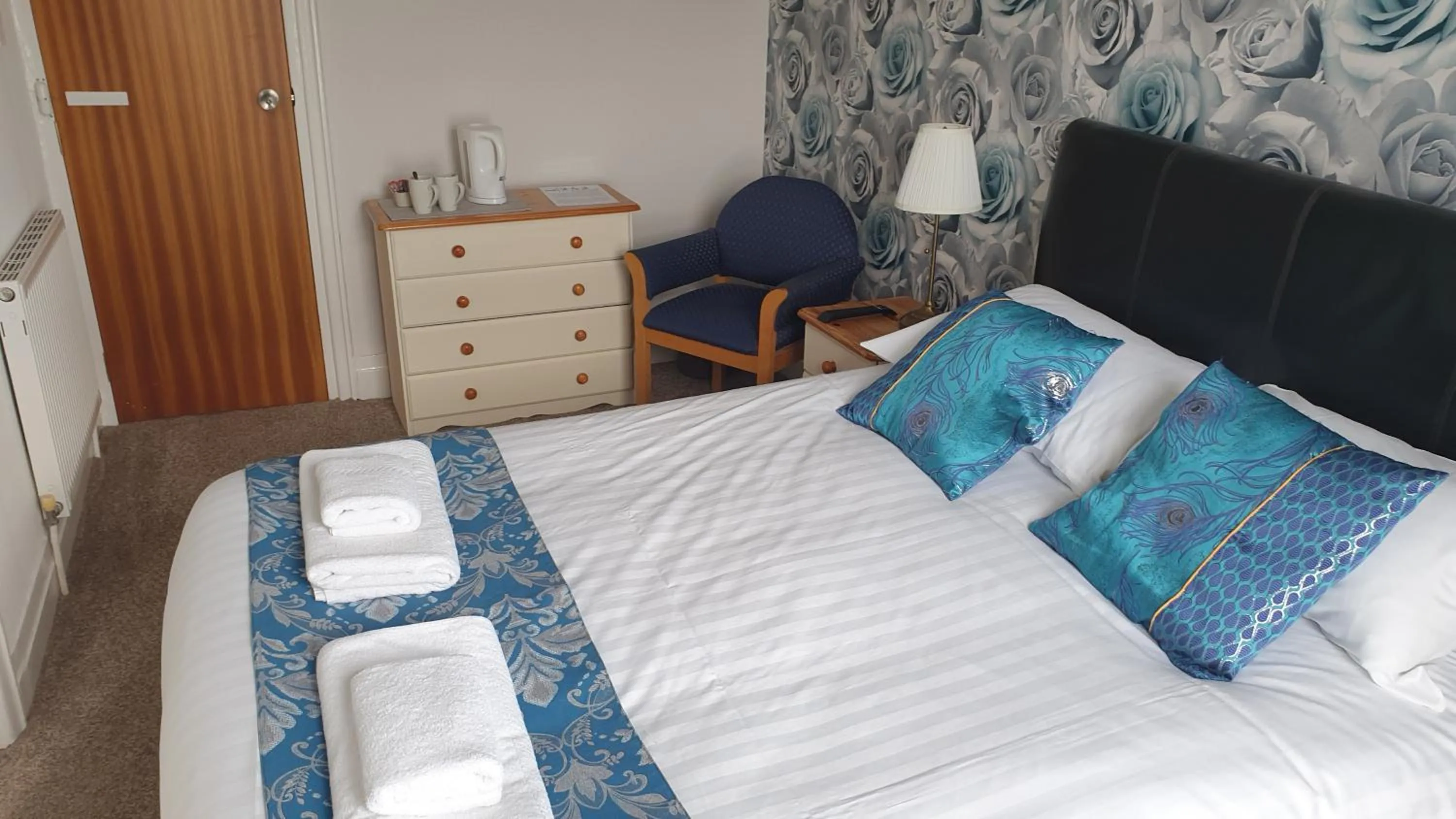 Bedroom, Bed in HOTEL242