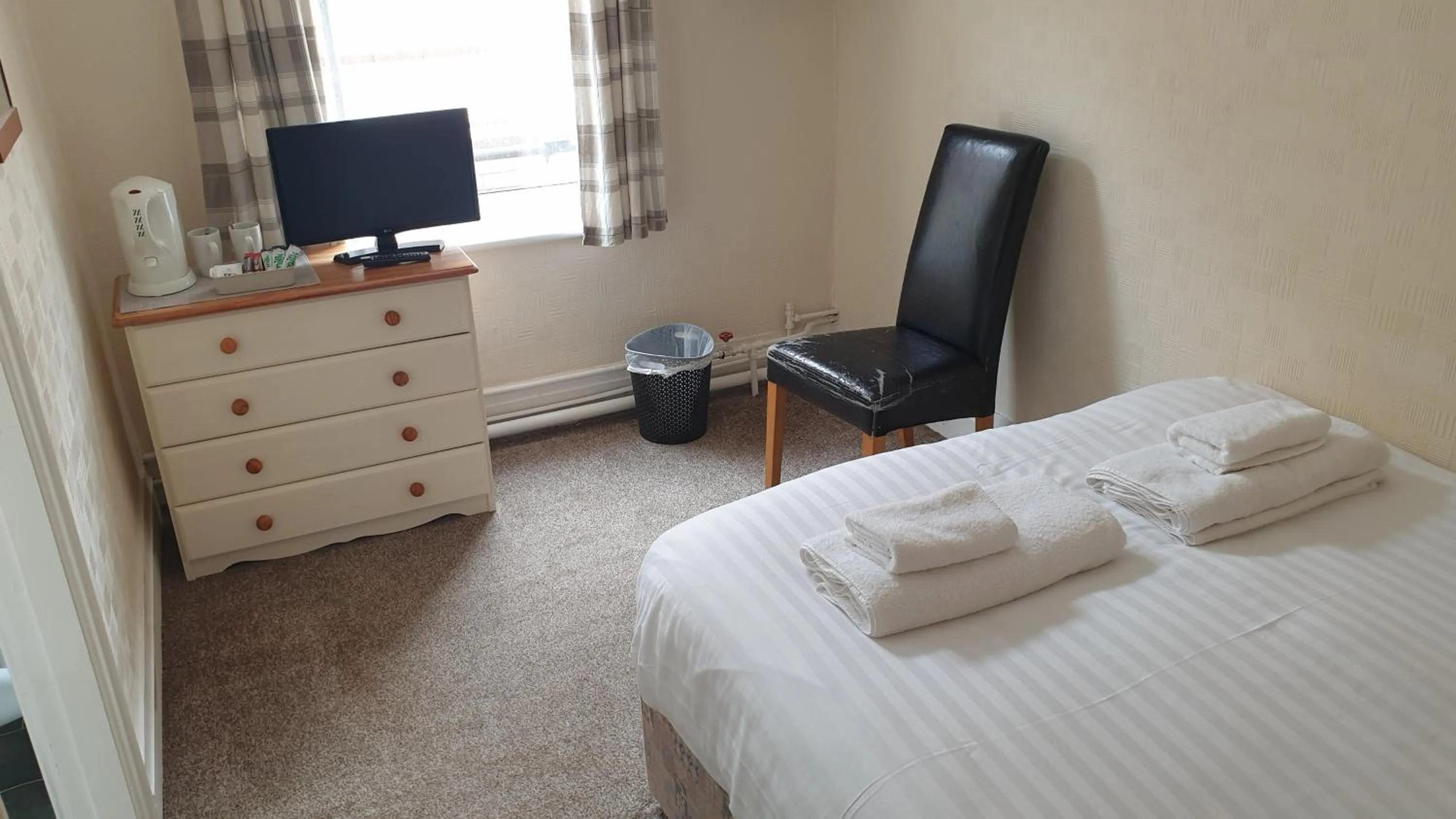 Bedroom, Bed in HOTEL242