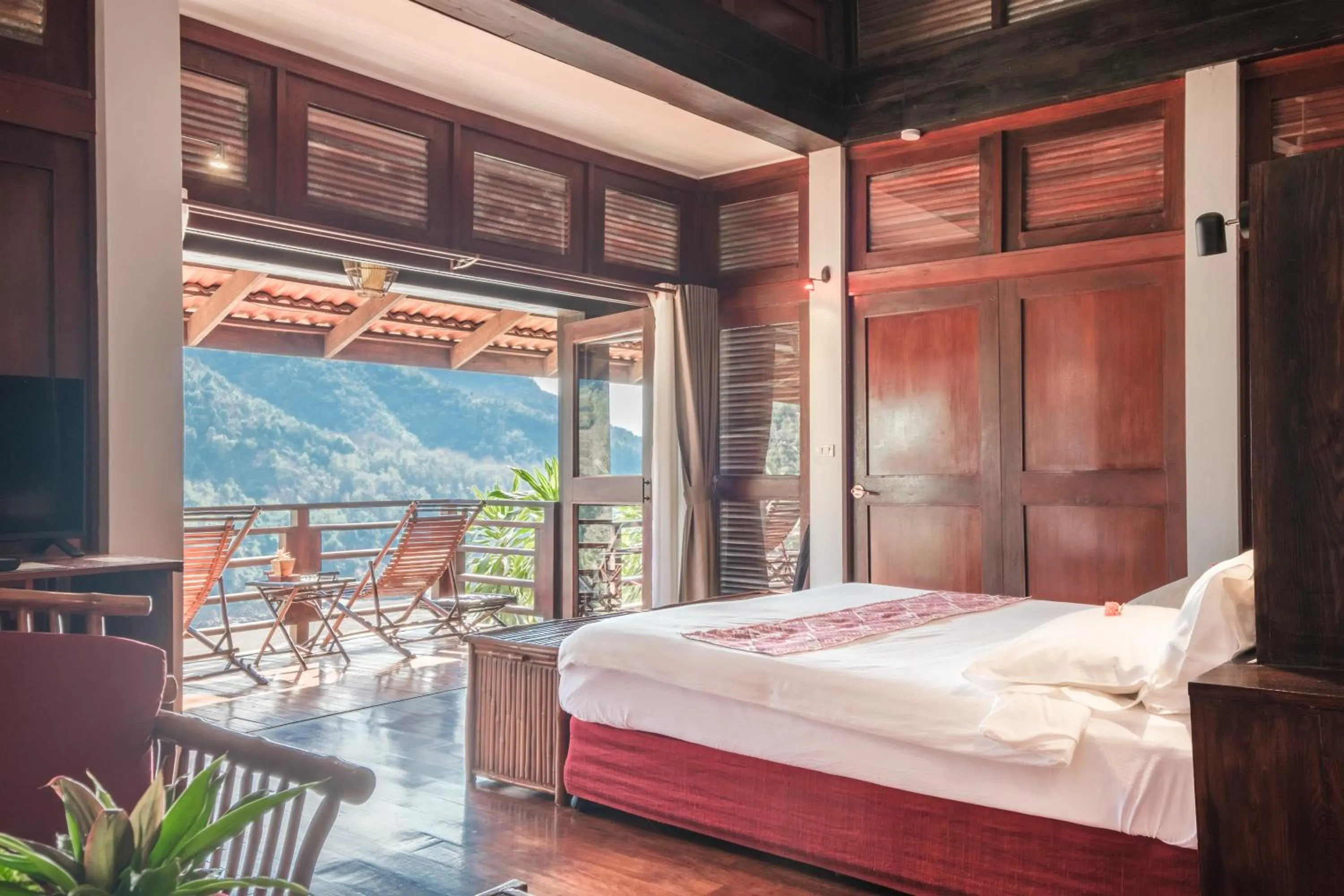 Bedroom, Bed in The Sanctuary Pakbeng Lodge