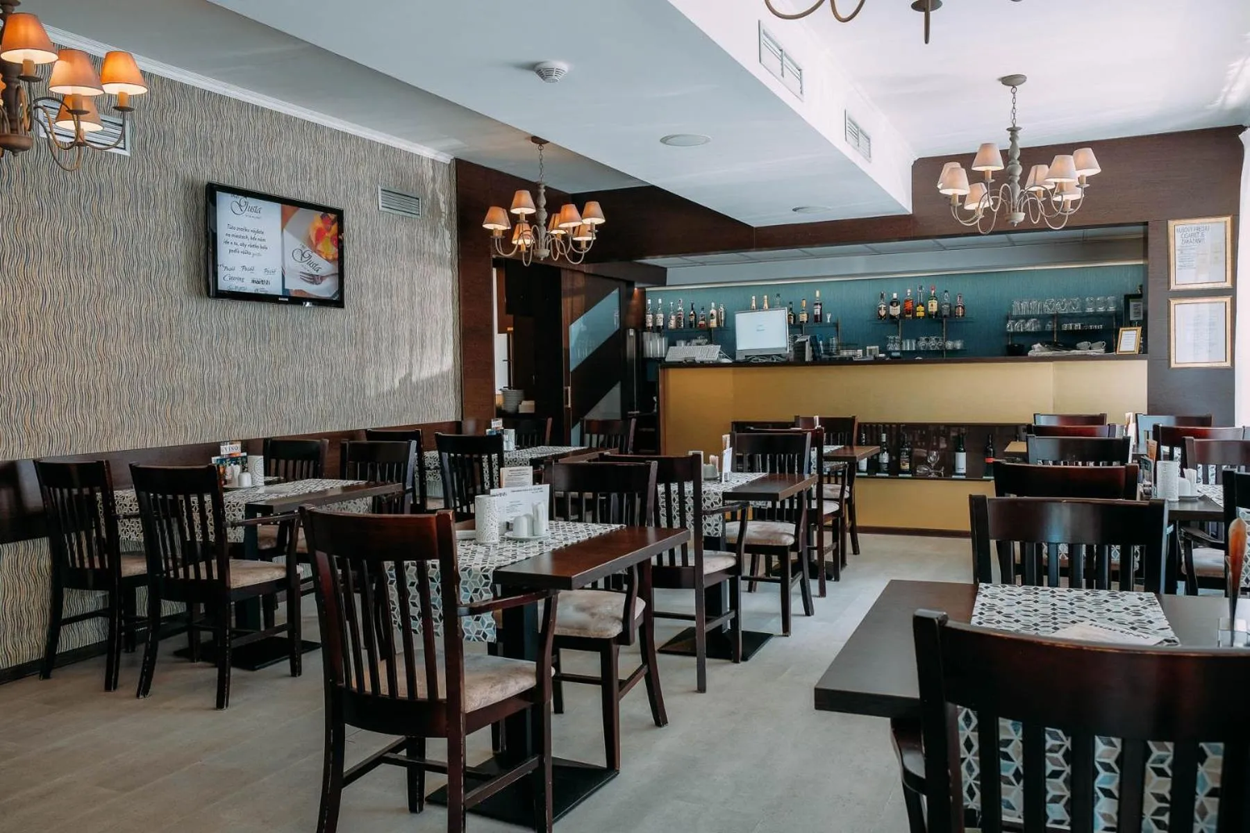 Restaurant/places to eat in Penzion MartInn
