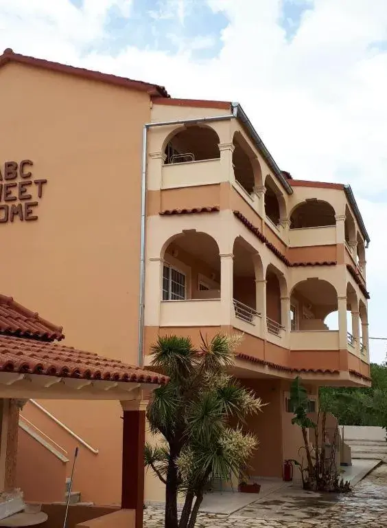 Property building in ABC Sweet Home Property building in ABC Sweet Home