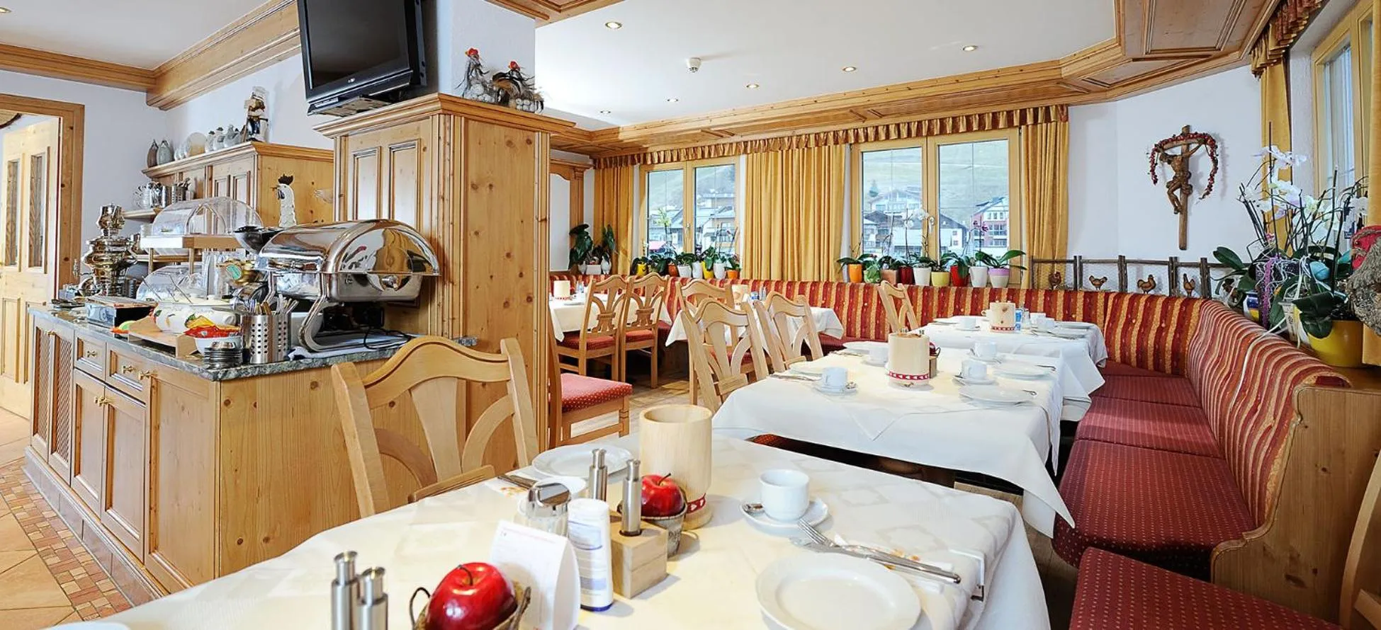Food in Hotel Kristall B&B