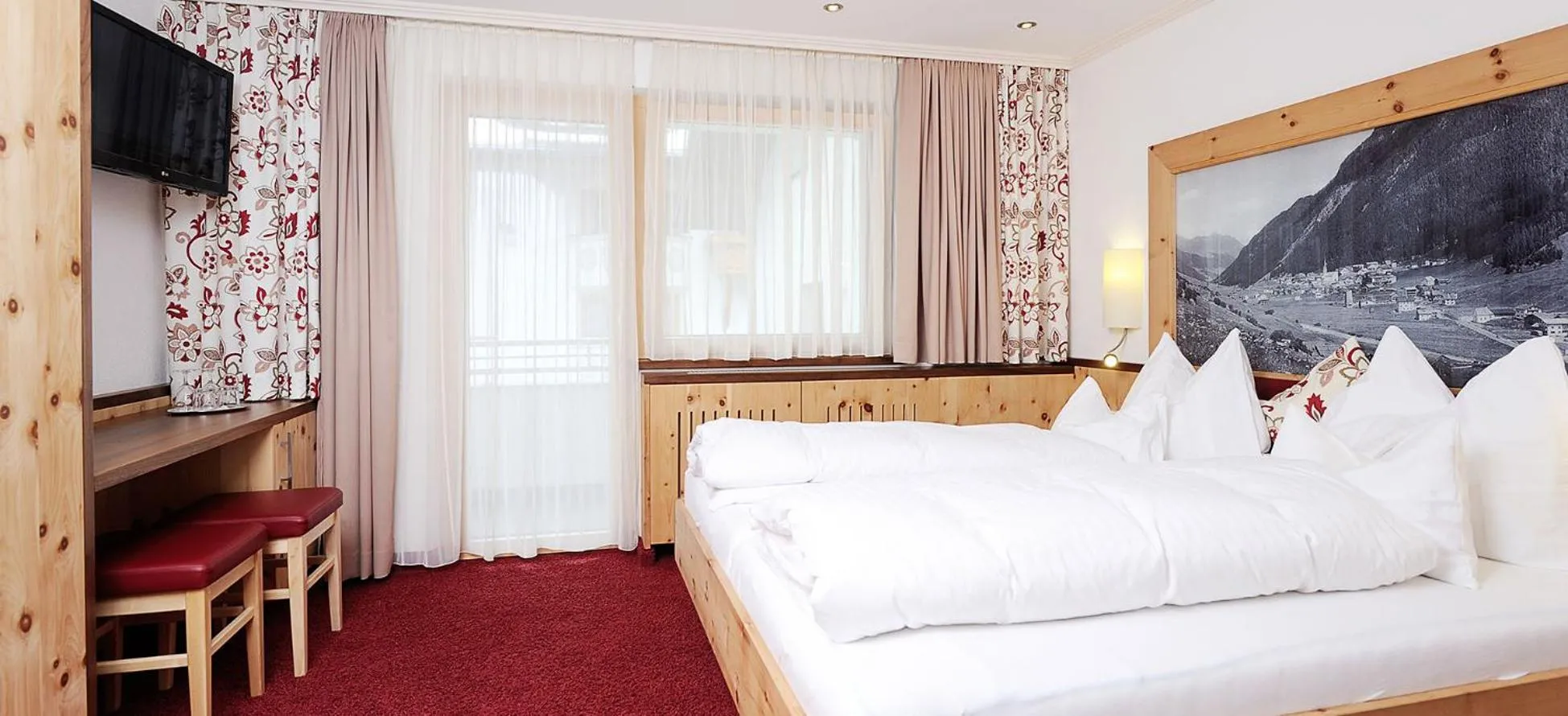 Bed in Hotel Kristall B&B