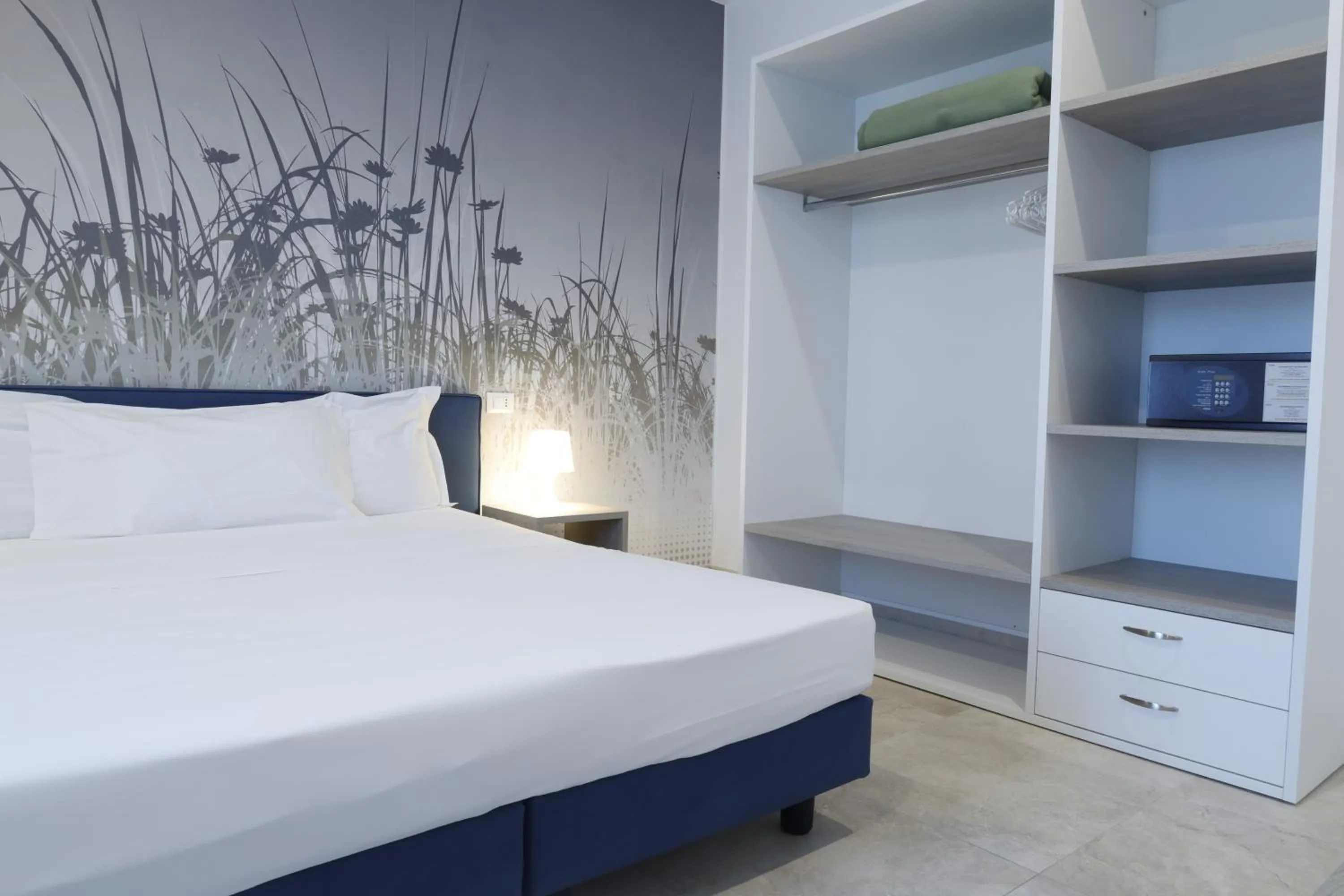 wardrobe, Bed in Residence Molino - Holiday Apartments