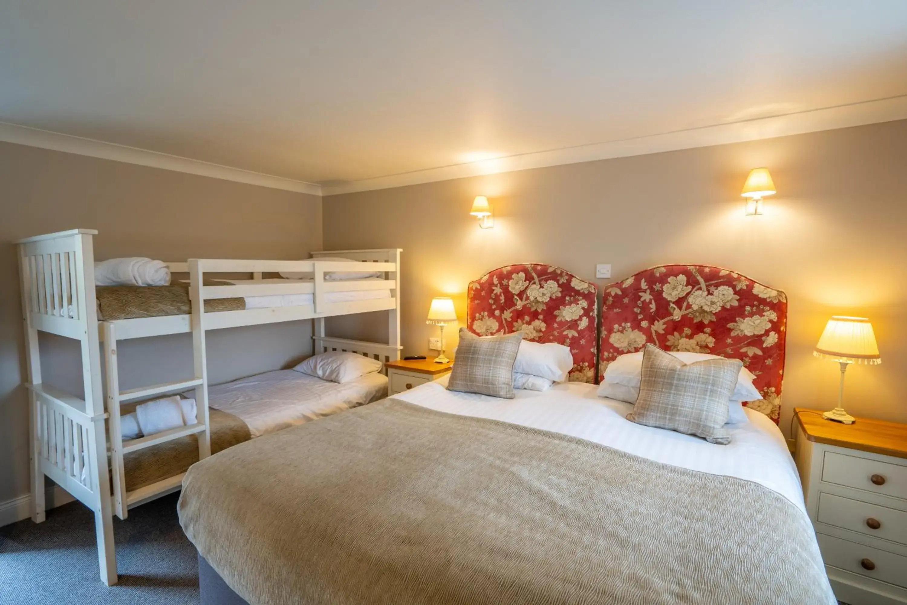 Family Room (4 Adults) - single occupancy in The Pheasant Inn Family Room (4 Adults) - single occupancy in The Pheasant Inn