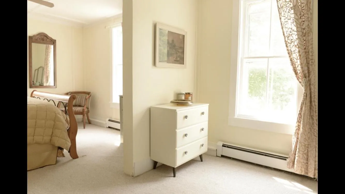 Decorative detail, Bed in The Woodbine Inn