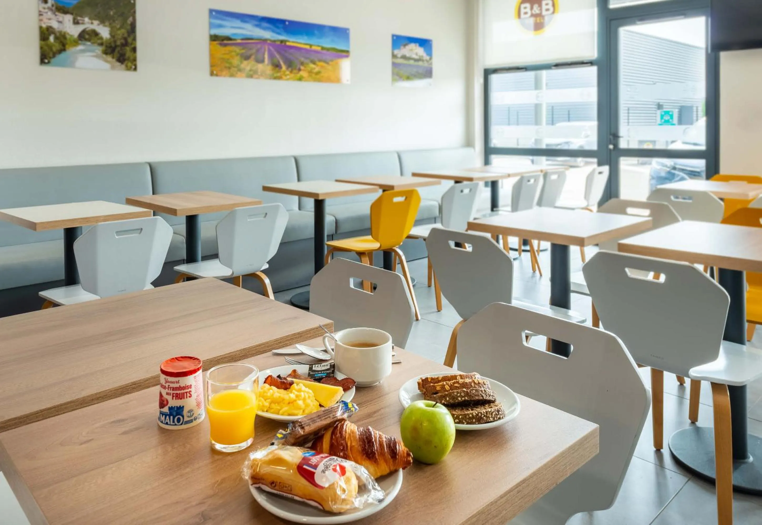 Restaurant/places to eat in B&B HOTEL Montélimar Sud