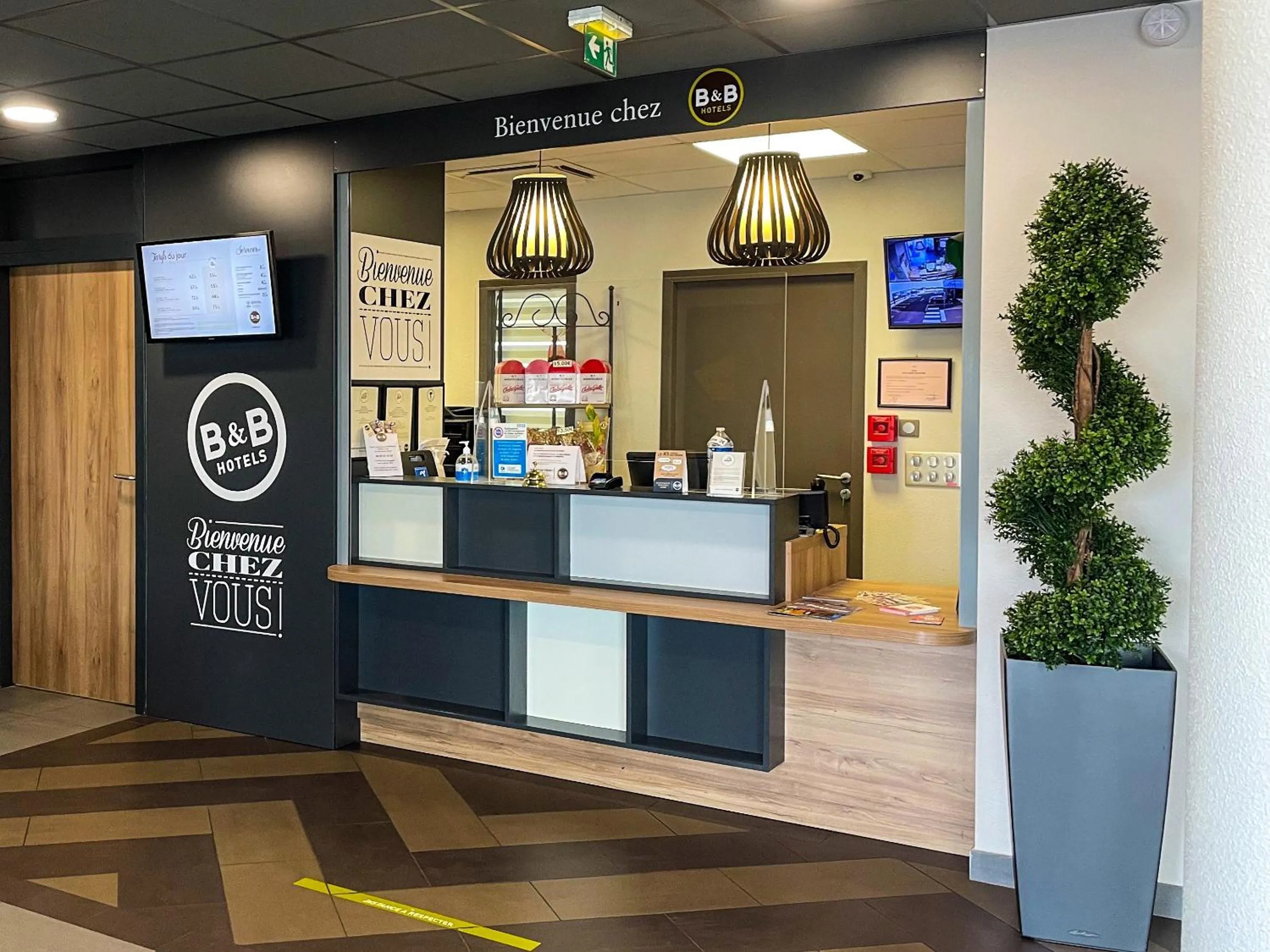 Lobby or reception in B&B HOTEL Montélimar Sud