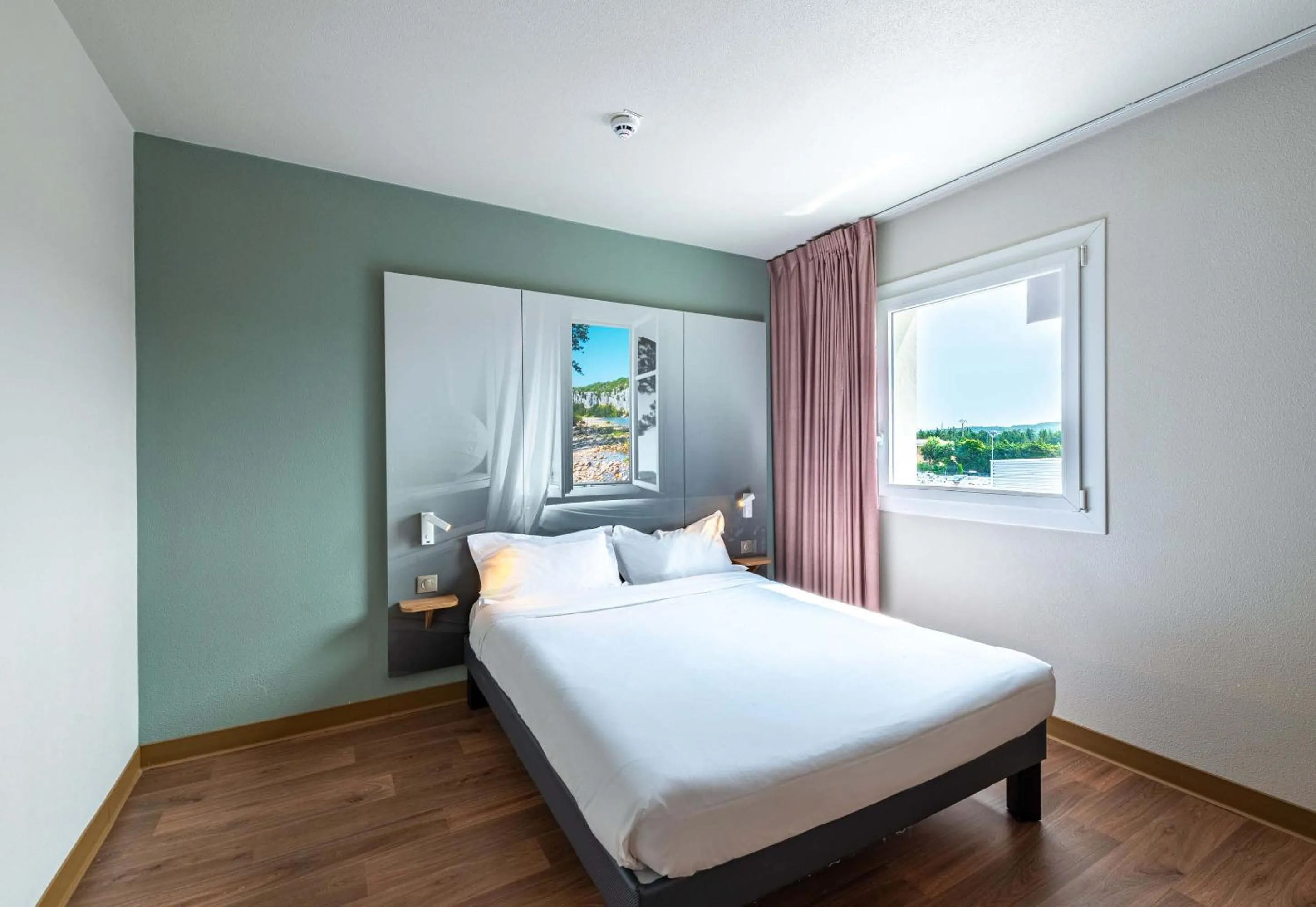 Bedroom, Bed in B&B HOTEL Montélimar Sud