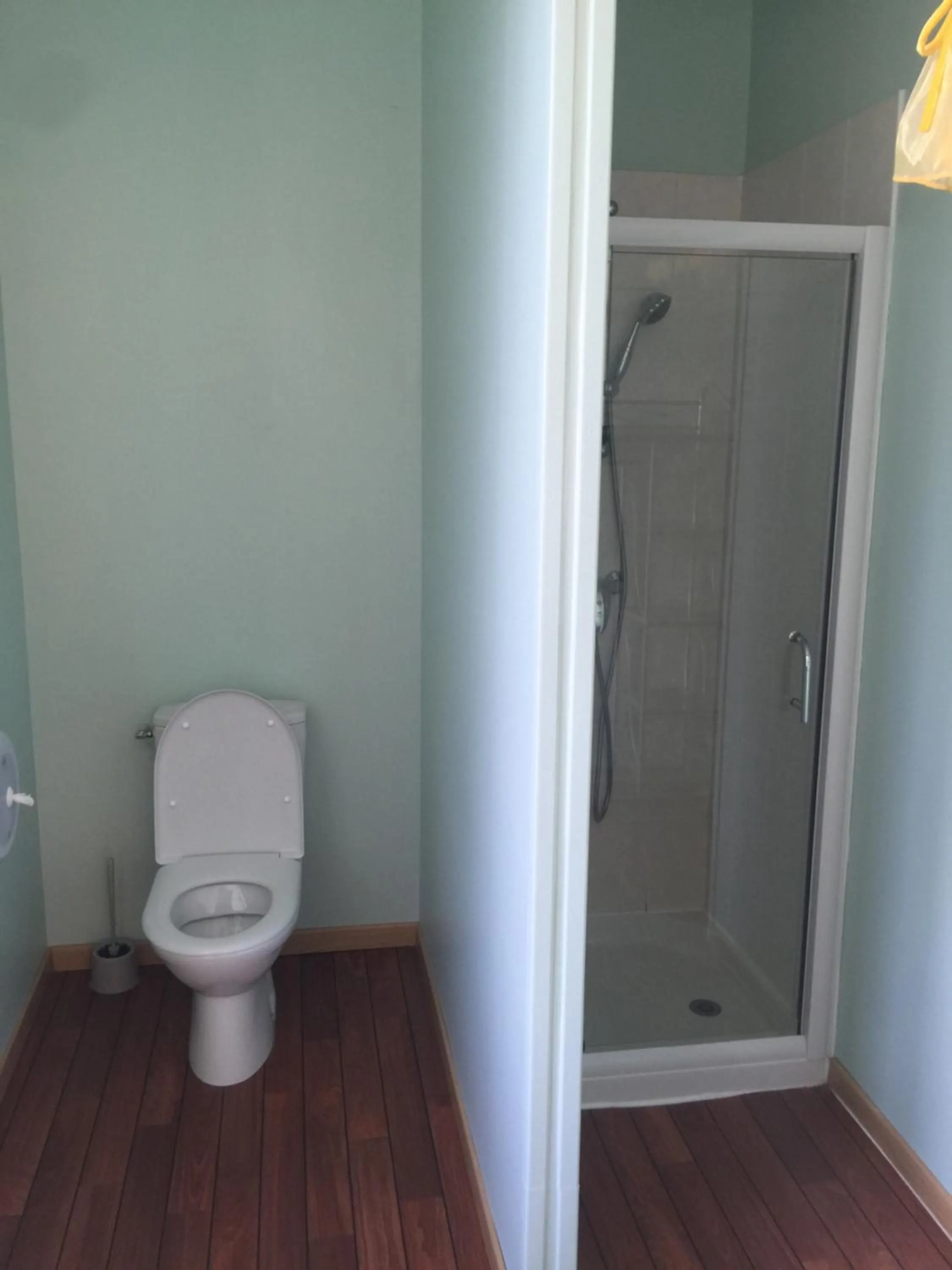 Shower in Au Père Tranquille