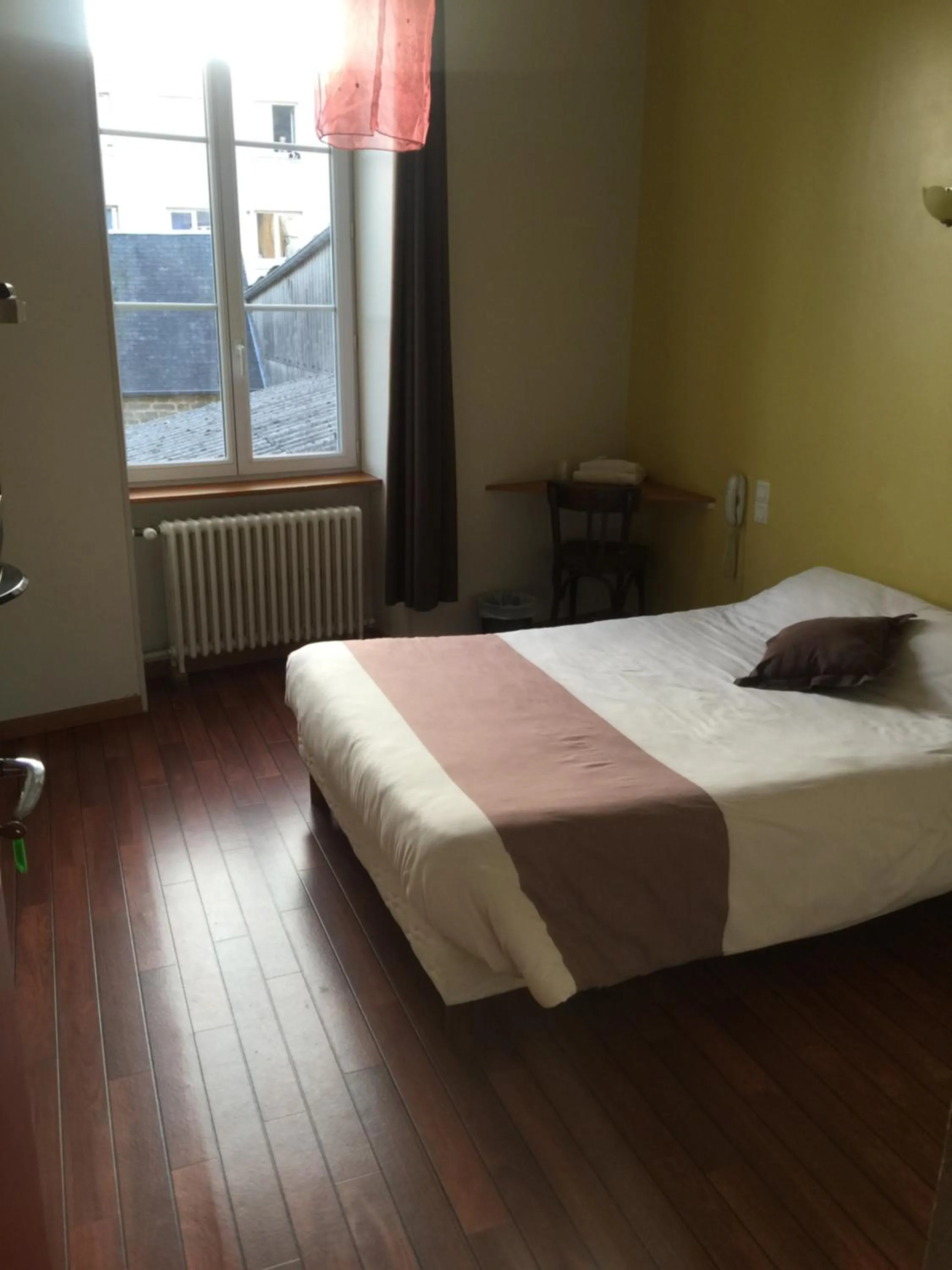 Photo of the whole room, Bed in Au Père Tranquille
