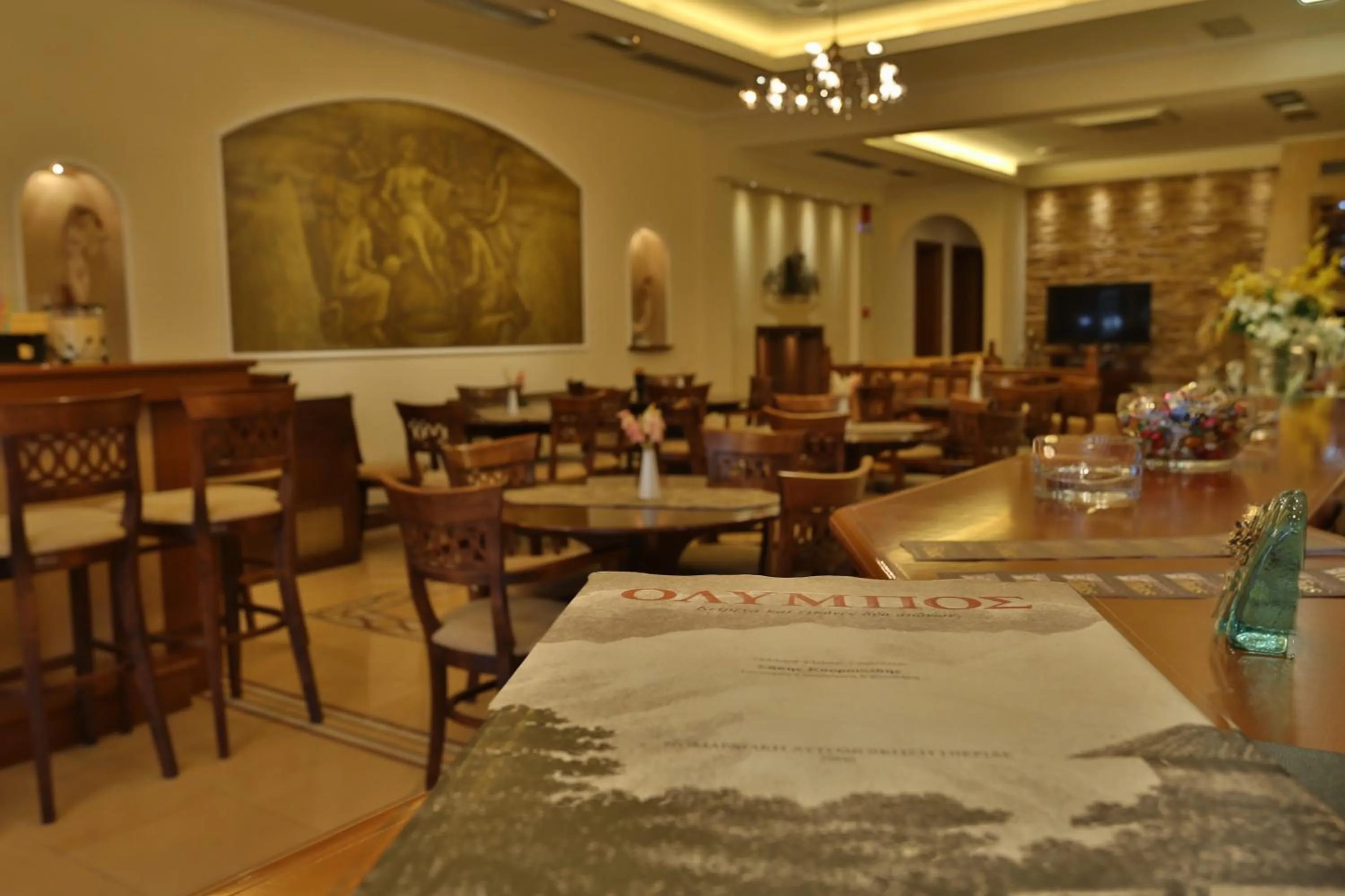 Communal lounge/ TV room in Xenios Dias Boutique Hotel